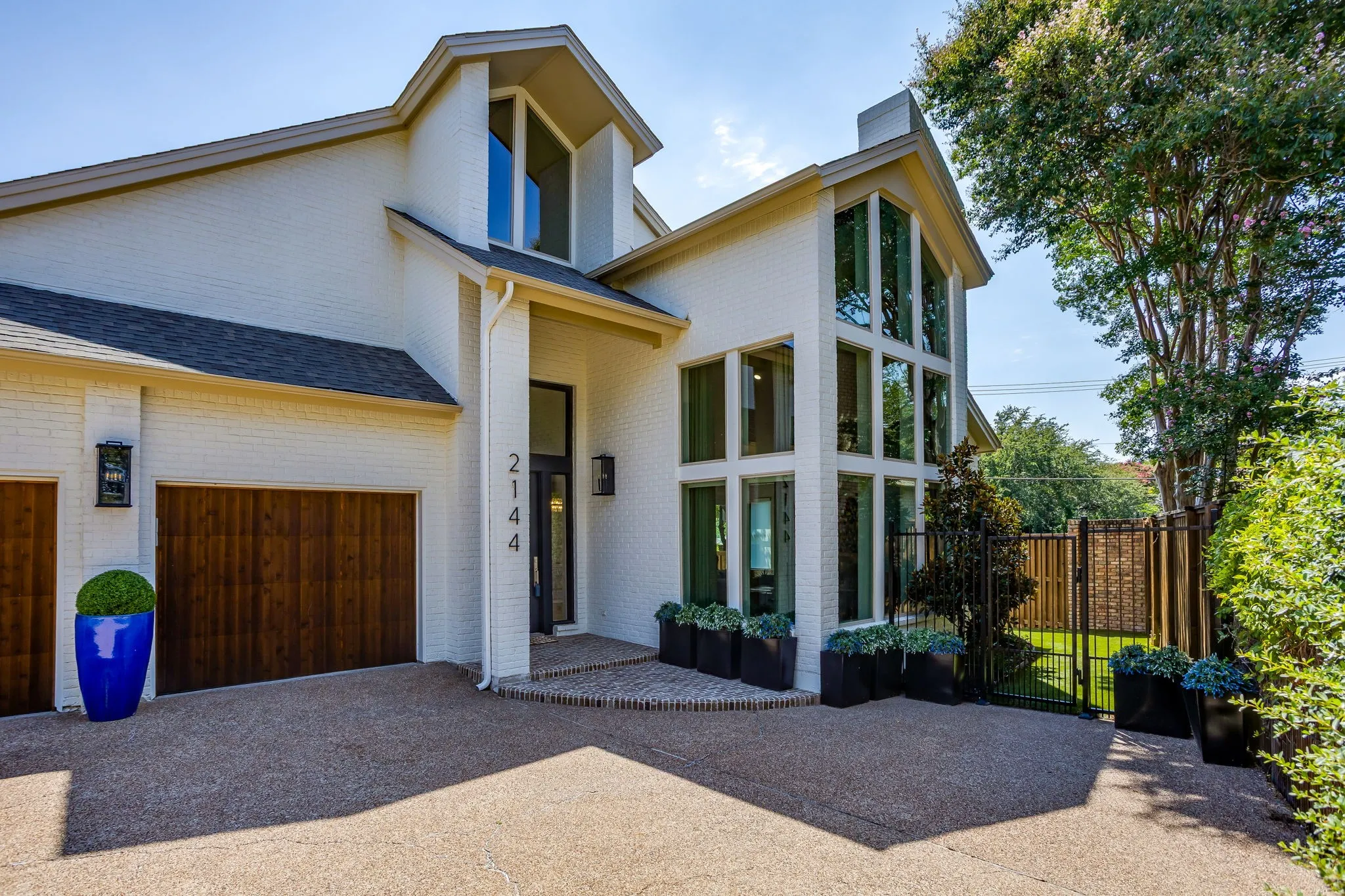 Single Family Residence For Sale in Tarrant County , 2144 Fountain Square Drive, Fort Worth, Texas 76107, 4 Bedroom, 4 Bathroom, 2 Garage spaces, 3,710 Sqft, built in 1984, mls#21374791, Real Estate Agent in Fort Worth, Homes For Sale in Tarrant county, Homes For Sale in Fort Worth, Realtor in Fort Worth Texas, Real Estate Brokerage Independent Realty Texas, Luminita Cordes Realtor