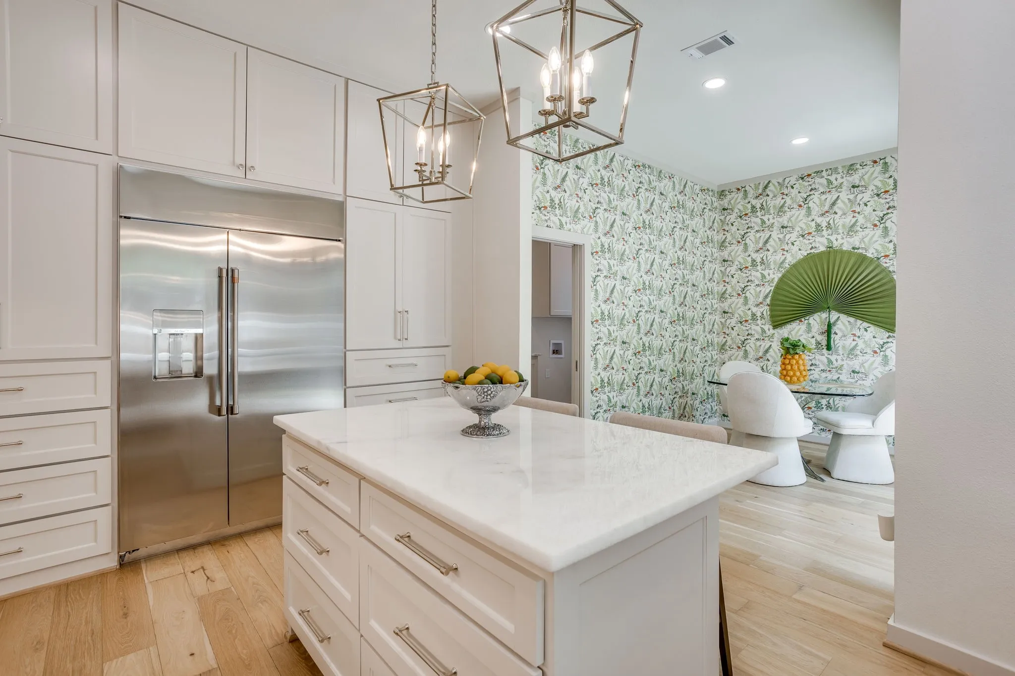 Single Family Residence For Sale in Tarrant County , 2144 Fountain Square Drive, Fort Worth, Texas 76107, 4 Bedroom, 4 Bathroom, 2 Garage spaces, 3,710 Sqft, built in 1984, mls#21374791, Real Estate Agent in Fort Worth, Homes For Sale in Tarrant county, Homes For Sale in Fort Worth, Realtor in Fort Worth Texas, Real Estate Brokerage Independent Realty Texas, Luminita Cordes Realtor