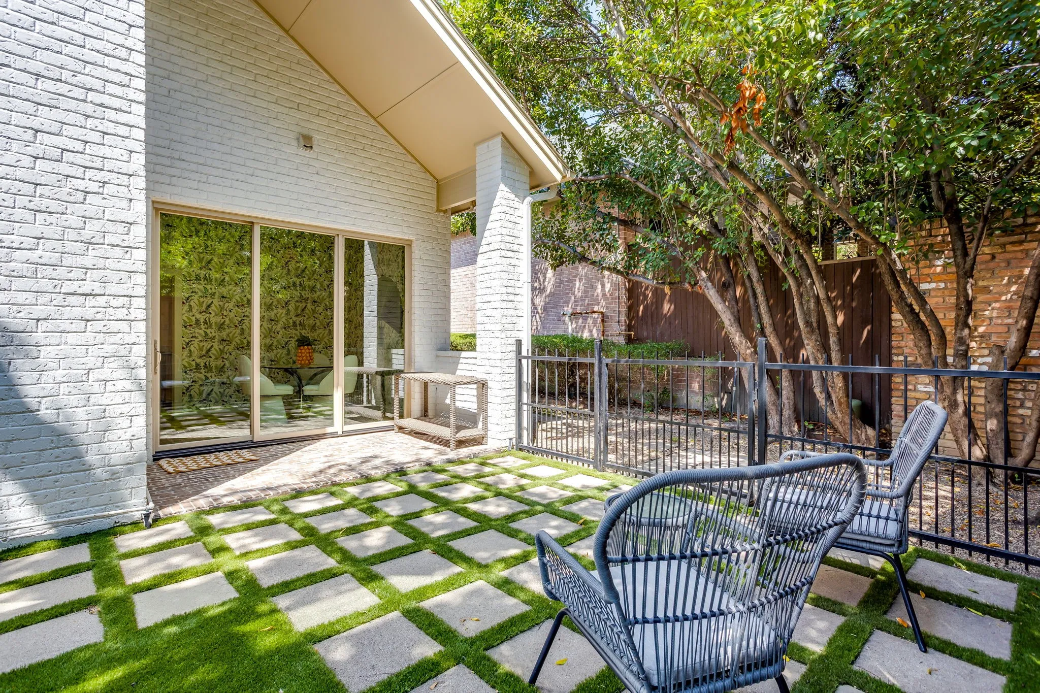 Single Family Residence For Sale in Tarrant County , 2144 Fountain Square Drive, Fort Worth, Texas 76107, 4 Bedroom, 4 Bathroom, 2 Garage spaces, 3,710 Sqft, built in 1984, mls#21374791, Real Estate Agent in Fort Worth, Homes For Sale in Tarrant county, Homes For Sale in Fort Worth, Realtor in Fort Worth Texas, Real Estate Brokerage Independent Realty Texas, Luminita Cordes Realtor