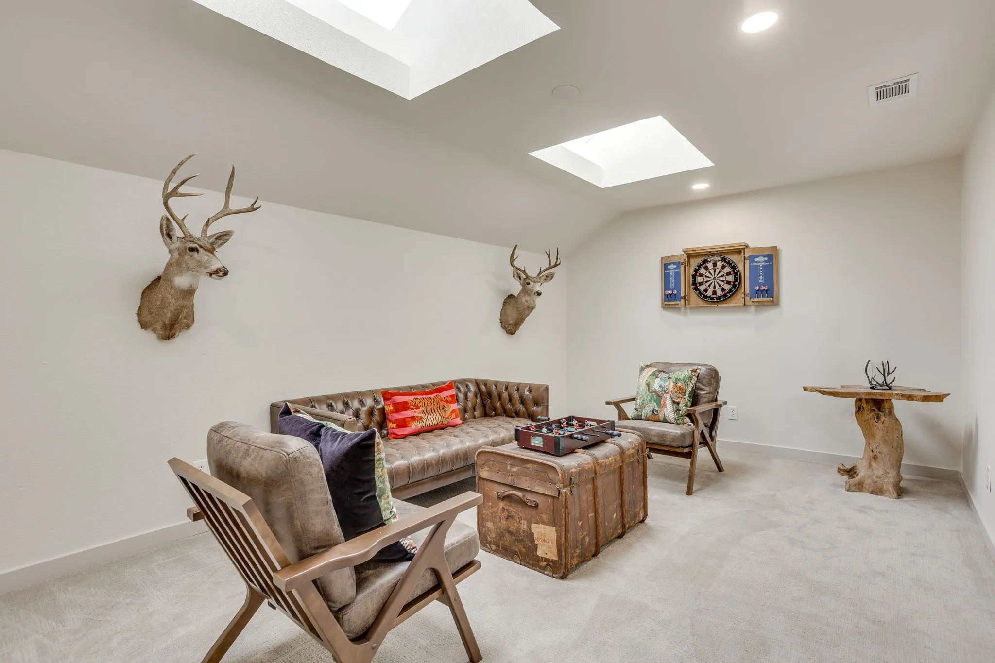 Single Family Residence For Sale in Tarrant County , 2144 Fountain Square Drive, Fort Worth, Texas 76107, 4 Bedroom, 4 Bathroom, 2 Garage spaces, 3,710 Sqft, built in 1984, mls#21374791, Real Estate Agent in Fort Worth, Homes For Sale in Tarrant county, Homes For Sale in Fort Worth, Realtor in Fort Worth Texas, Real Estate Brokerage Independent Realty Texas, Luminita Cordes Realtor