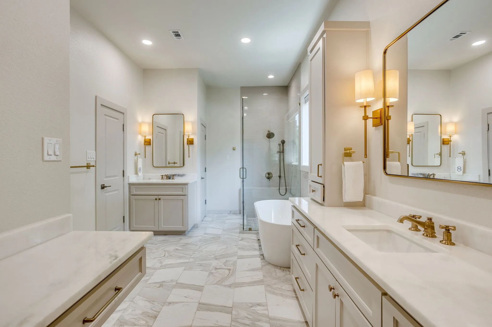 Single Family Residence For Sale in Tarrant County , 2144 Fountain Square Drive, Fort Worth, Texas 76107, 4 Bedroom, 4 Bathroom, 2 Garage spaces, 3,710 Sqft, built in 1984, mls#21374791, Real Estate Agent in Fort Worth, Homes For Sale in Tarrant county, Homes For Sale in Fort Worth, Realtor in Fort Worth Texas, Real Estate Brokerage Independent Realty Texas, Luminita Cordes Realtor