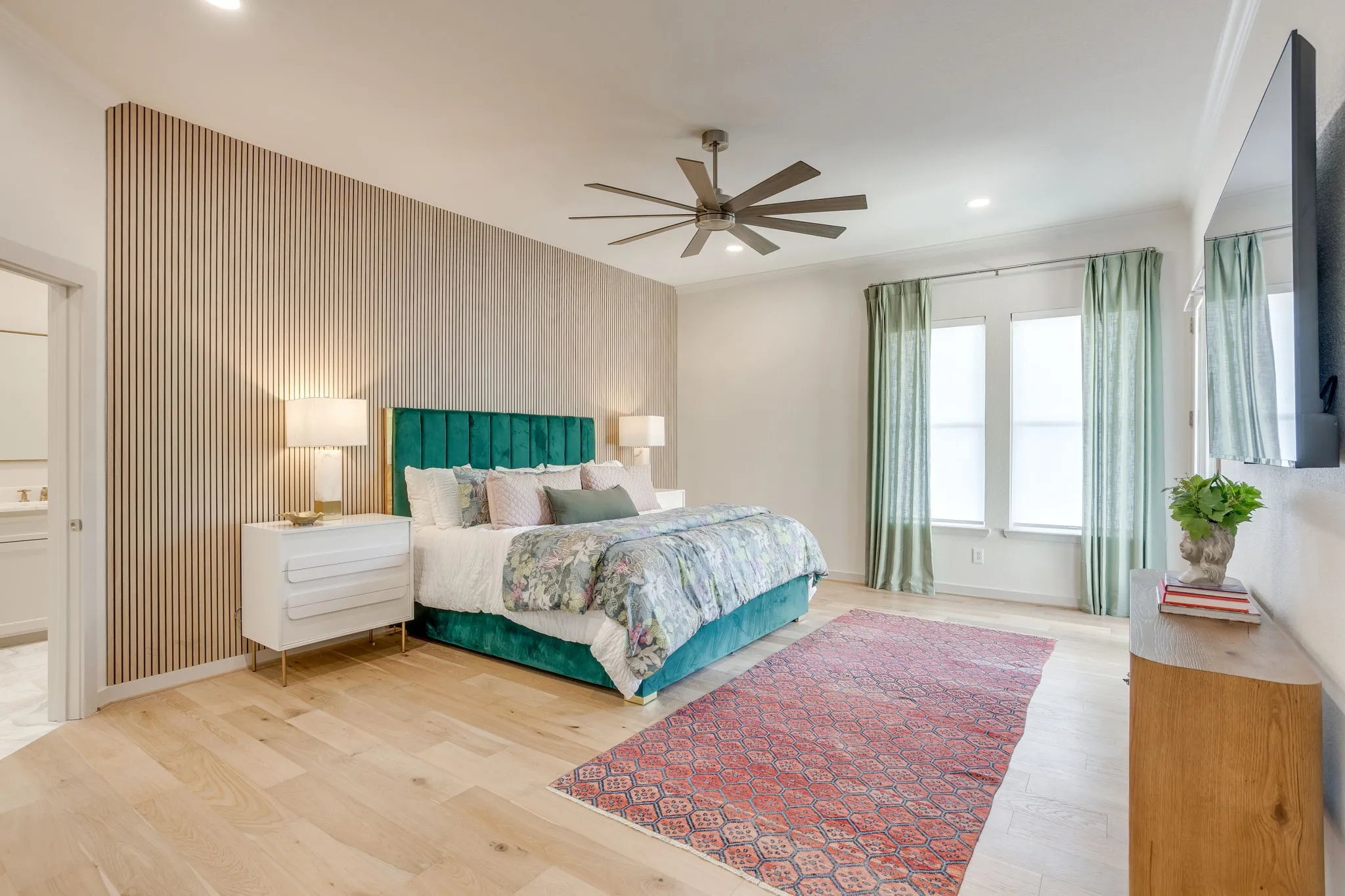 Single Family Residence For Sale in Tarrant County , 2144 Fountain Square Drive, Fort Worth, Texas 76107, 4 Bedroom, 4 Bathroom, 2 Garage spaces, 3,710 Sqft, built in 1984, mls#21374791, Real Estate Agent in Fort Worth, Homes For Sale in Tarrant county, Homes For Sale in Fort Worth, Realtor in Fort Worth Texas, Real Estate Brokerage Independent Realty Texas, Luminita Cordes Realtor