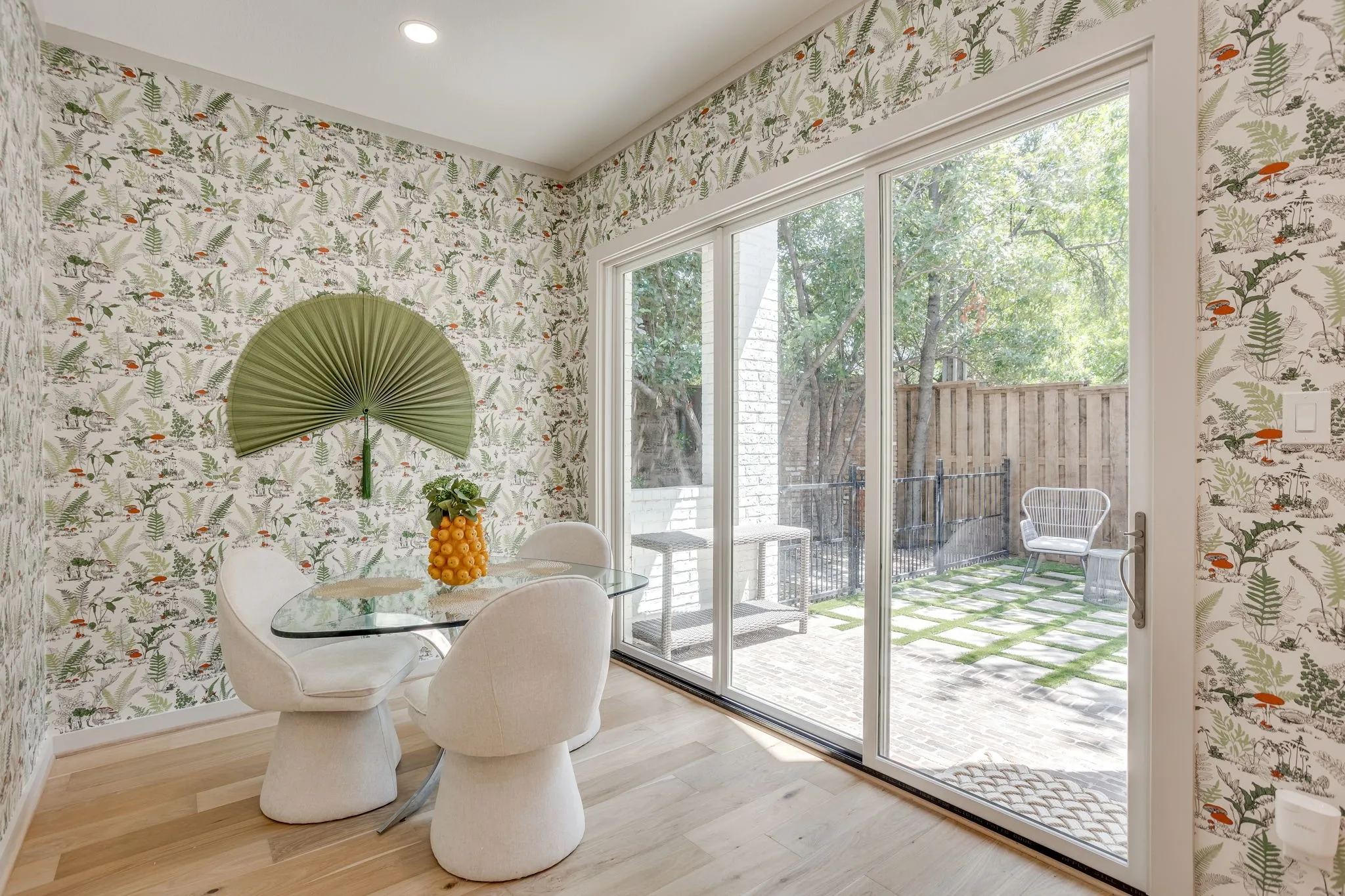 Single Family Residence For Sale in Tarrant County , 2144 Fountain Square Drive, Fort Worth, Texas 76107, 4 Bedroom, 4 Bathroom, 2 Garage spaces, 3,710 Sqft, built in 1984, mls#21374791, Real Estate Agent in Fort Worth, Homes For Sale in Tarrant county, Homes For Sale in Fort Worth, Realtor in Fort Worth Texas, Real Estate Brokerage Independent Realty Texas, Luminita Cordes Realtor