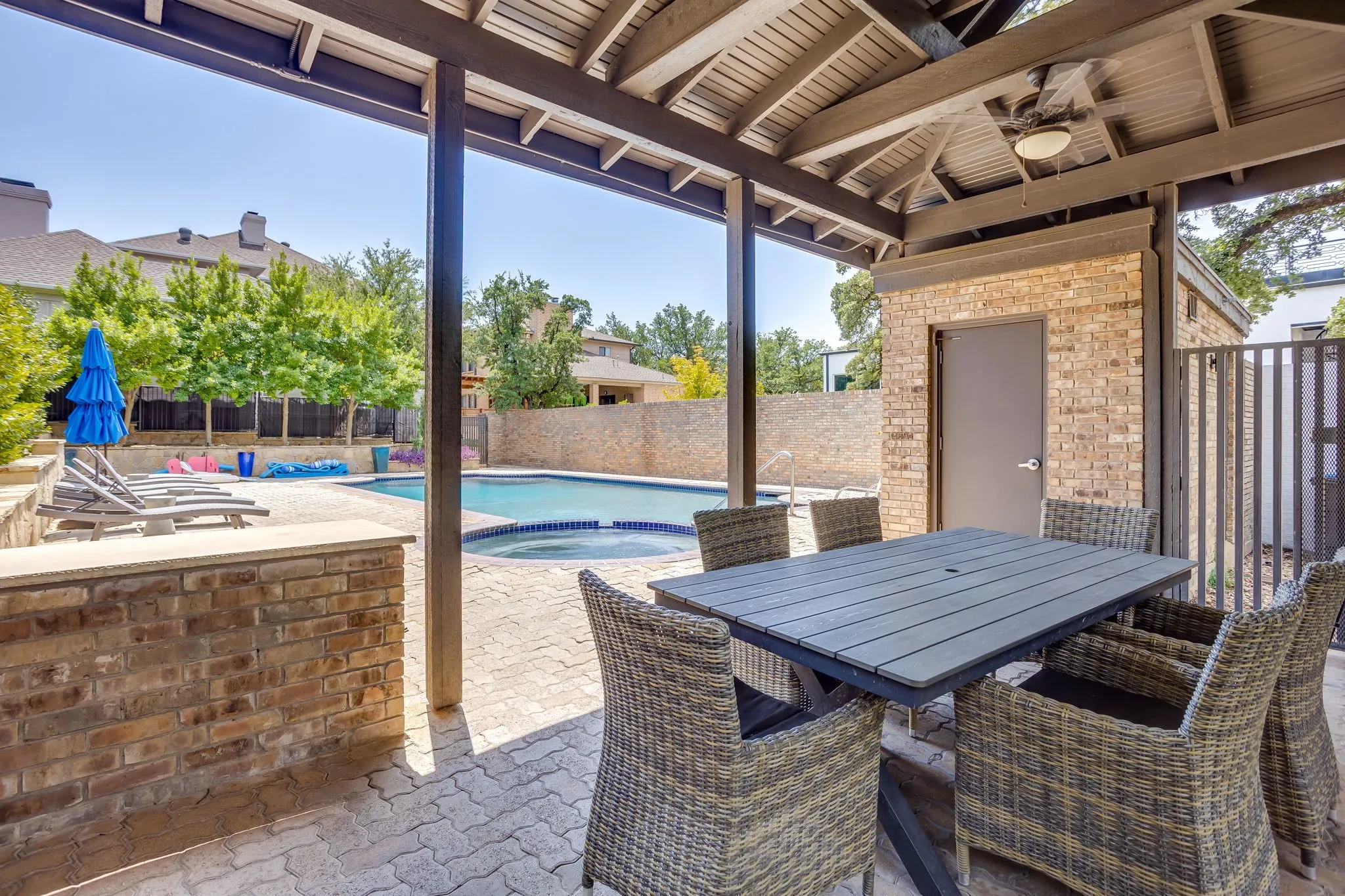 Single Family Residence For Sale in Tarrant County , 2144 Fountain Square Drive, Fort Worth, Texas 76107, 4 Bedroom, 4 Bathroom, 2 Garage spaces, 3,710 Sqft, built in 1984, mls#21374791, Real Estate Agent in Fort Worth, Homes For Sale in Tarrant county, Homes For Sale in Fort Worth, Realtor in Fort Worth Texas, Real Estate Brokerage Independent Realty Texas, Luminita Cordes Realtor