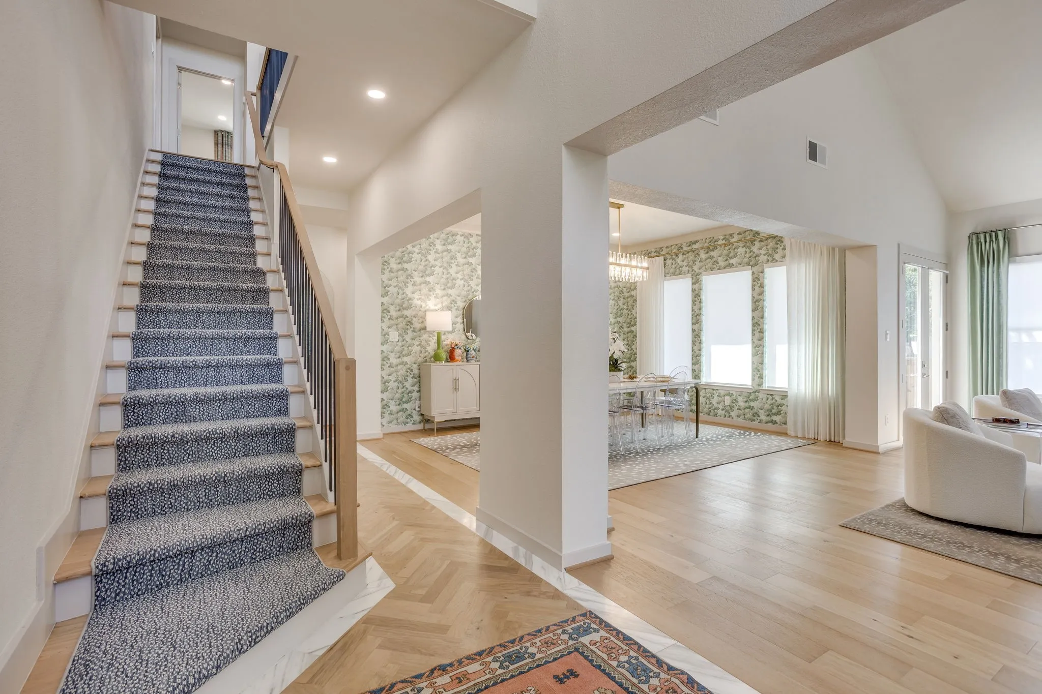 Single Family Residence For Sale in Tarrant County , 2144 Fountain Square Drive, Fort Worth, Texas 76107, 4 Bedroom, 4 Bathroom, 2 Garage spaces, 3,710 Sqft, built in 1984, mls#21374791, Real Estate Agent in Fort Worth, Homes For Sale in Tarrant county, Homes For Sale in Fort Worth, Realtor in Fort Worth Texas, Real Estate Brokerage Independent Realty Texas, Luminita Cordes Realtor