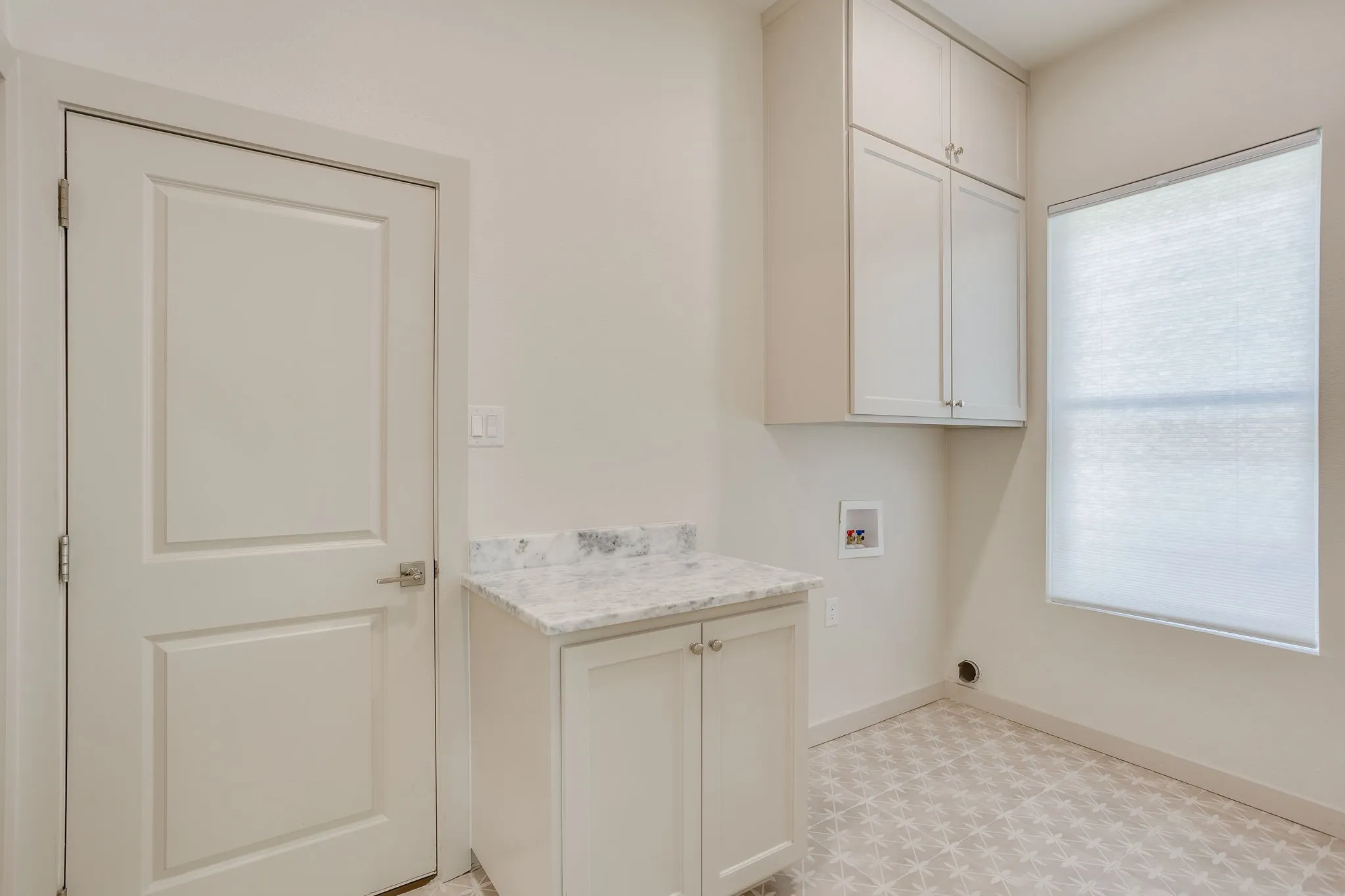 Single Family Residence For Sale in Tarrant County , 2144 Fountain Square Drive, Fort Worth, Texas 76107, 4 Bedroom, 4 Bathroom, 2 Garage spaces, 3,710 Sqft, built in 1984, mls#21374791, Real Estate Agent in Fort Worth, Homes For Sale in Tarrant county, Homes For Sale in Fort Worth, Realtor in Fort Worth Texas, Real Estate Brokerage Independent Realty Texas, Luminita Cordes Realtor