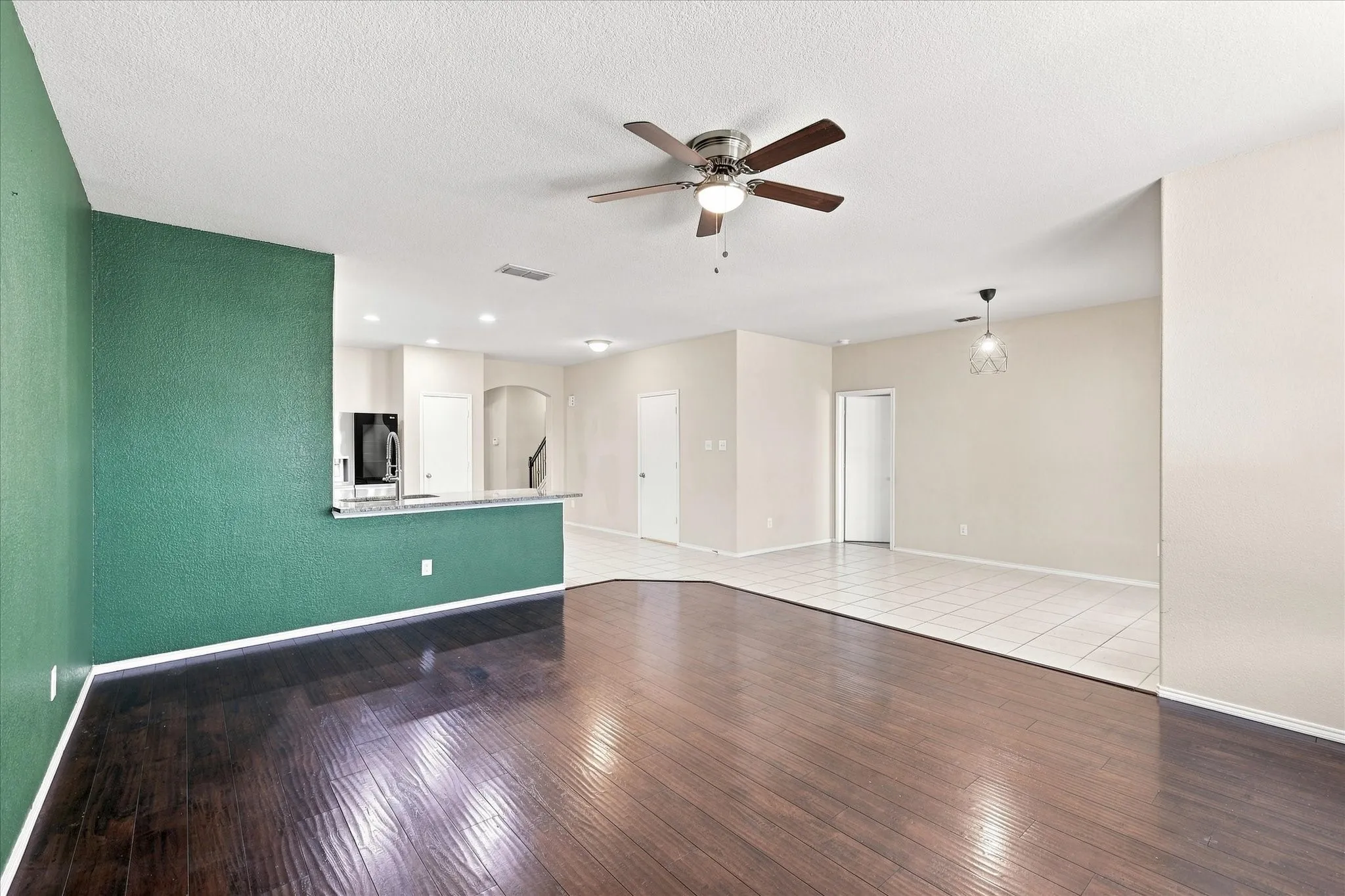 Single Family Residence For Sale in Kaufman County , 2113 Danibelle Drive, Heartland, Texas 75126, 3 Bedroom, 3 Bathroom, 2 Garage spaces, 2,536 Sqft, built in 2015, mls#21373853, Real Estate Agent in Heartland, Homes For Sale in Kaufman county, Homes For Sale in Heartland, Realtor in Heartland Texas, Real Estate Brokerage Independent Realty Texas, Luminita Cordes Realtor