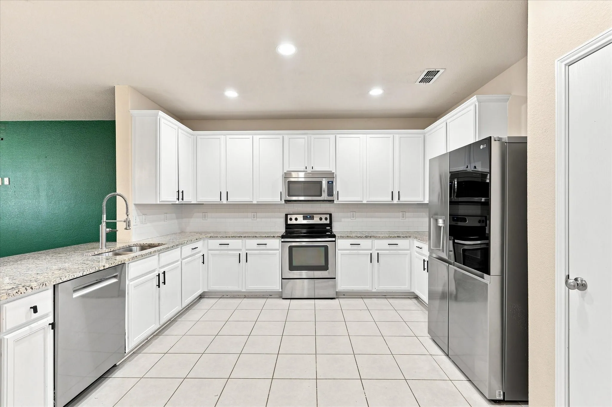 Single Family Residence For Sale in Kaufman County , 2113 Danibelle Drive, Heartland, Texas 75126, 3 Bedroom, 3 Bathroom, 2 Garage spaces, 2,536 Sqft, built in 2015, mls#21373853, Real Estate Agent in Heartland, Homes For Sale in Kaufman county, Homes For Sale in Heartland, Realtor in Heartland Texas, Real Estate Brokerage Independent Realty Texas, Luminita Cordes Realtor