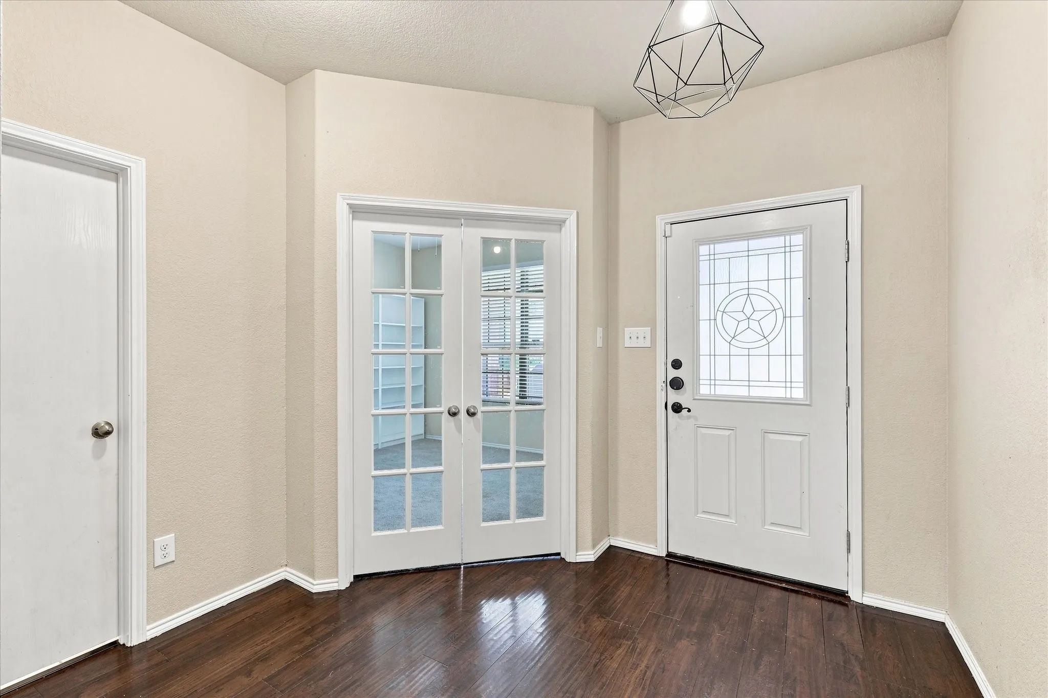 Single Family Residence For Sale in Kaufman County , 2113 Danibelle Drive, Heartland, Texas 75126, 3 Bedroom, 3 Bathroom, 2 Garage spaces, 2,536 Sqft, built in 2015, mls#21373853, Real Estate Agent in Heartland, Homes For Sale in Kaufman county, Homes For Sale in Heartland, Realtor in Heartland Texas, Real Estate Brokerage Independent Realty Texas, Luminita Cordes Realtor