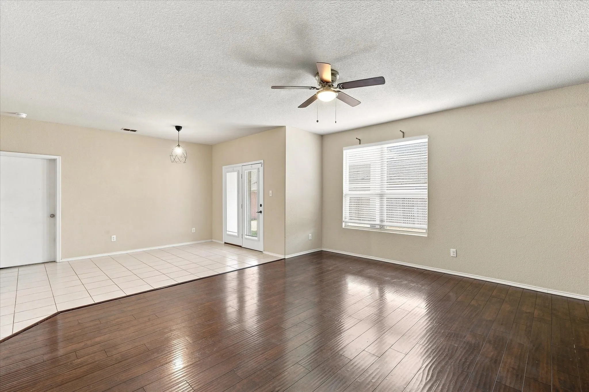 Single Family Residence For Sale in Kaufman County , 2113 Danibelle Drive, Heartland, Texas 75126, 3 Bedroom, 3 Bathroom, 2 Garage spaces, 2,536 Sqft, built in 2015, mls#21373853, Real Estate Agent in Heartland, Homes For Sale in Kaufman county, Homes For Sale in Heartland, Realtor in Heartland Texas, Real Estate Brokerage Independent Realty Texas, Luminita Cordes Realtor