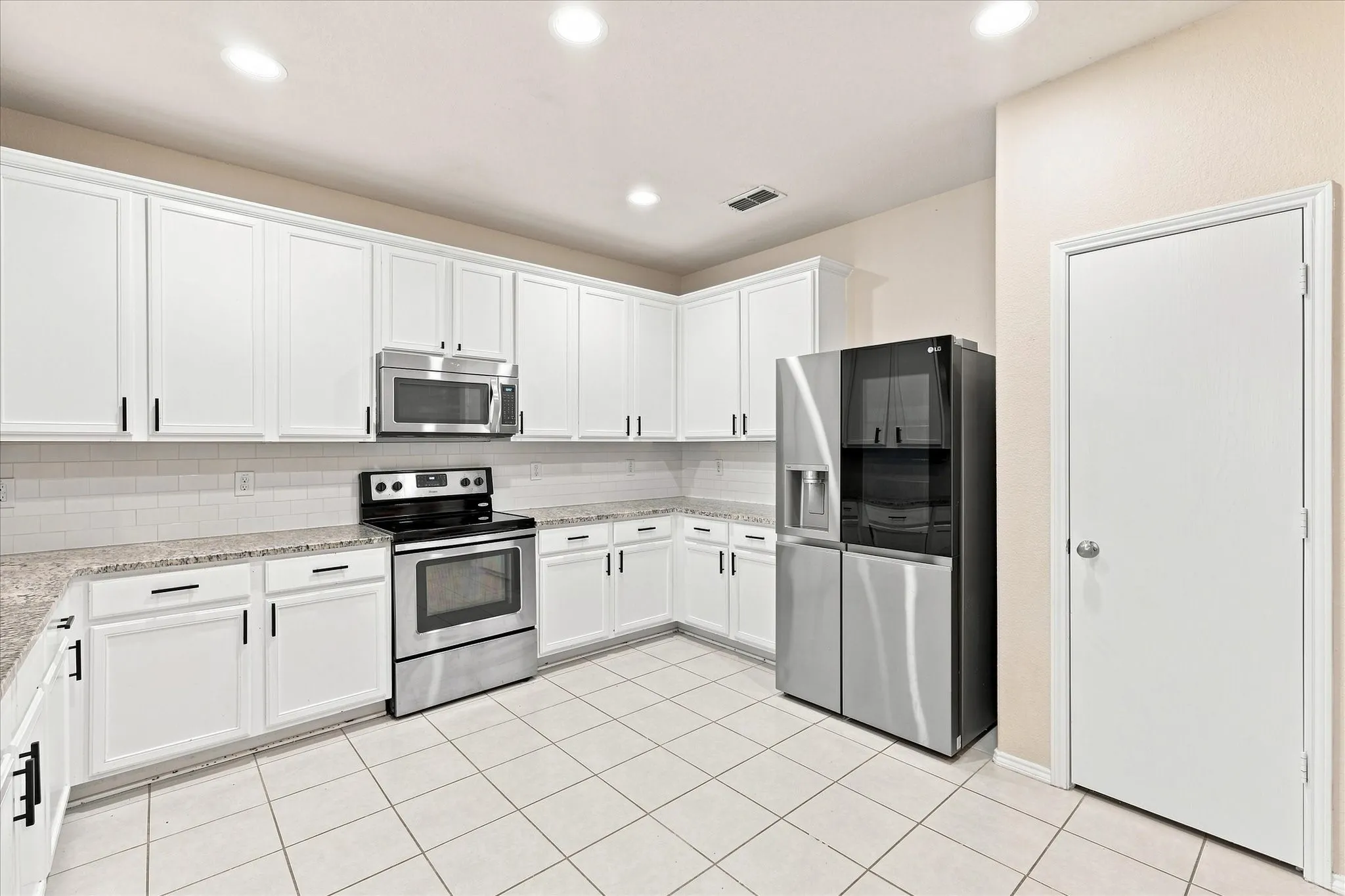 Single Family Residence For Sale in Kaufman County , 2113 Danibelle Drive, Heartland, Texas 75126, 3 Bedroom, 3 Bathroom, 2 Garage spaces, 2,536 Sqft, built in 2015, mls#21373853, Real Estate Agent in Heartland, Homes For Sale in Kaufman county, Homes For Sale in Heartland, Realtor in Heartland Texas, Real Estate Brokerage Independent Realty Texas, Luminita Cordes Realtor