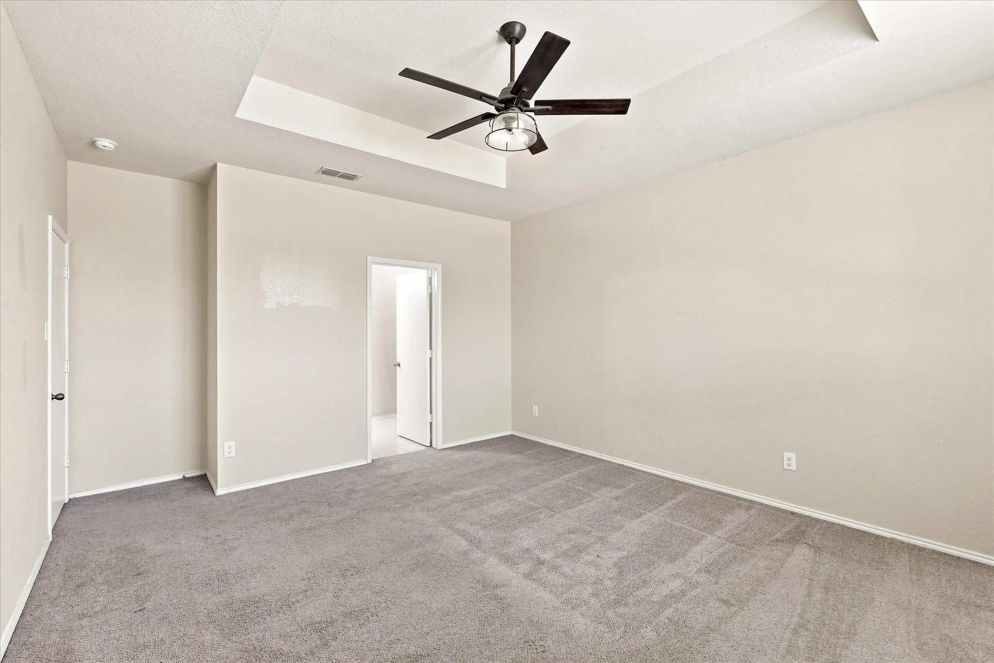 Single Family Residence For Sale in Kaufman County , 2113 Danibelle Drive, Heartland, Texas 75126, 3 Bedroom, 3 Bathroom, 2 Garage spaces, 2,536 Sqft, built in 2015, mls#21373853, Real Estate Agent in Heartland, Homes For Sale in Kaufman county, Homes For Sale in Heartland, Realtor in Heartland Texas, Real Estate Brokerage Independent Realty Texas, Luminita Cordes Realtor