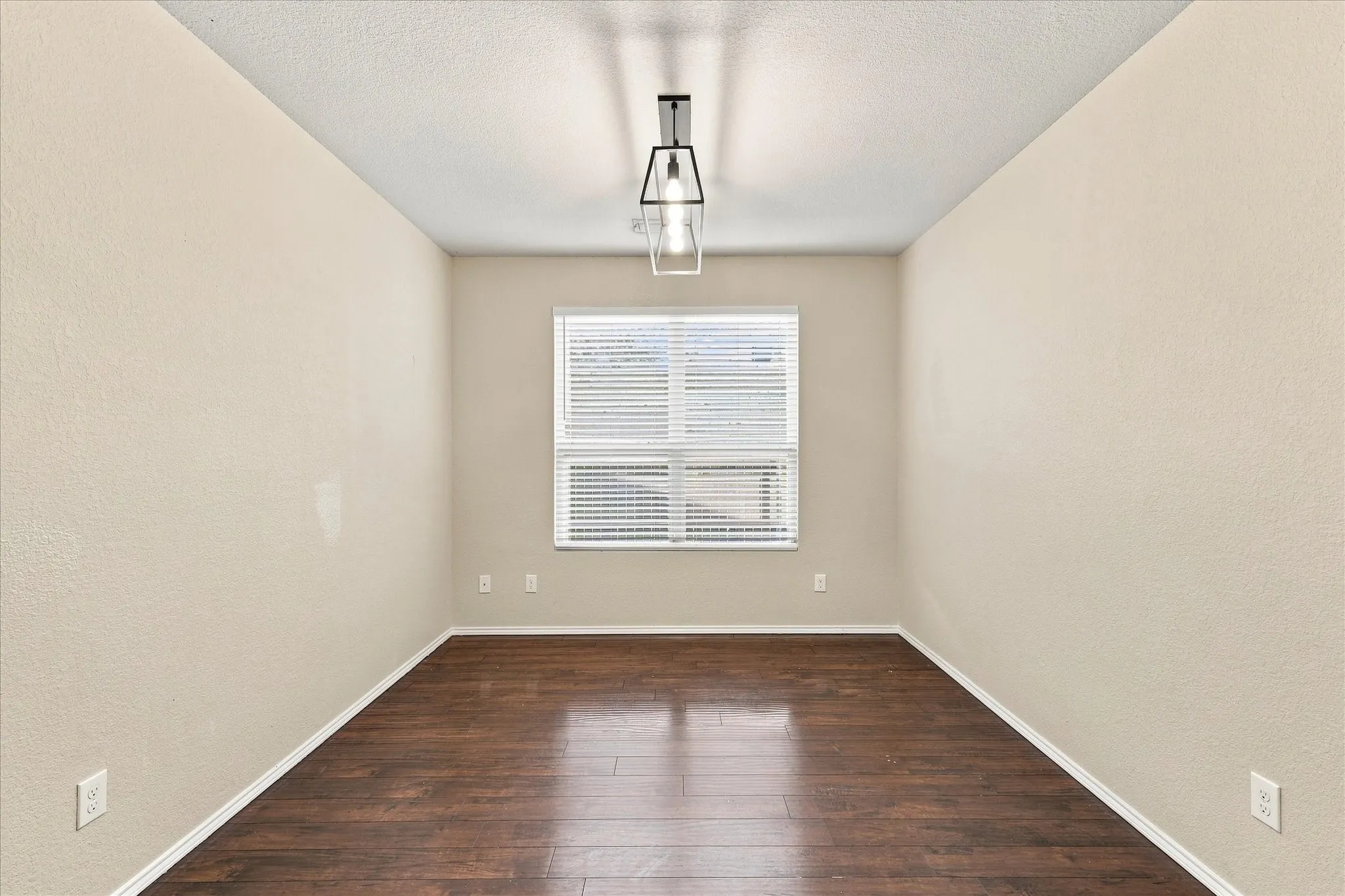 Single Family Residence For Sale in Kaufman County , 2113 Danibelle Drive, Heartland, Texas 75126, 3 Bedroom, 3 Bathroom, 2 Garage spaces, 2,536 Sqft, built in 2015, mls#21373853, Real Estate Agent in Heartland, Homes For Sale in Kaufman county, Homes For Sale in Heartland, Realtor in Heartland Texas, Real Estate Brokerage Independent Realty Texas, Luminita Cordes Realtor
