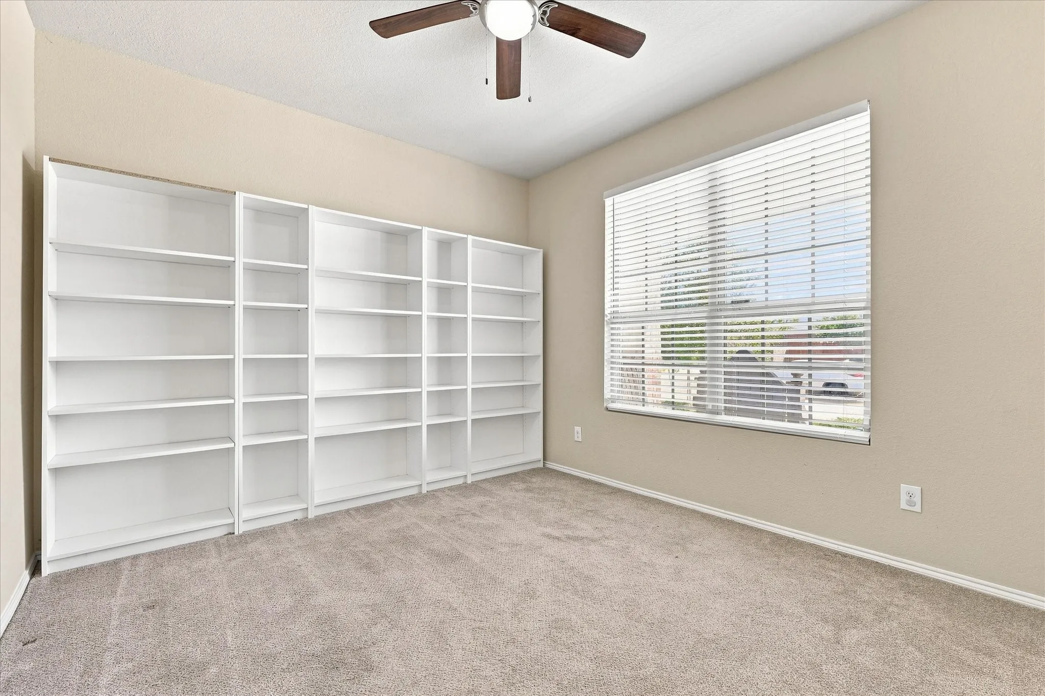 Single Family Residence For Sale in Kaufman County , 2113 Danibelle Drive, Heartland, Texas 75126, 3 Bedroom, 3 Bathroom, 2 Garage spaces, 2,536 Sqft, built in 2015, mls#21373853, Real Estate Agent in Heartland, Homes For Sale in Kaufman county, Homes For Sale in Heartland, Realtor in Heartland Texas, Real Estate Brokerage Independent Realty Texas, Luminita Cordes Realtor