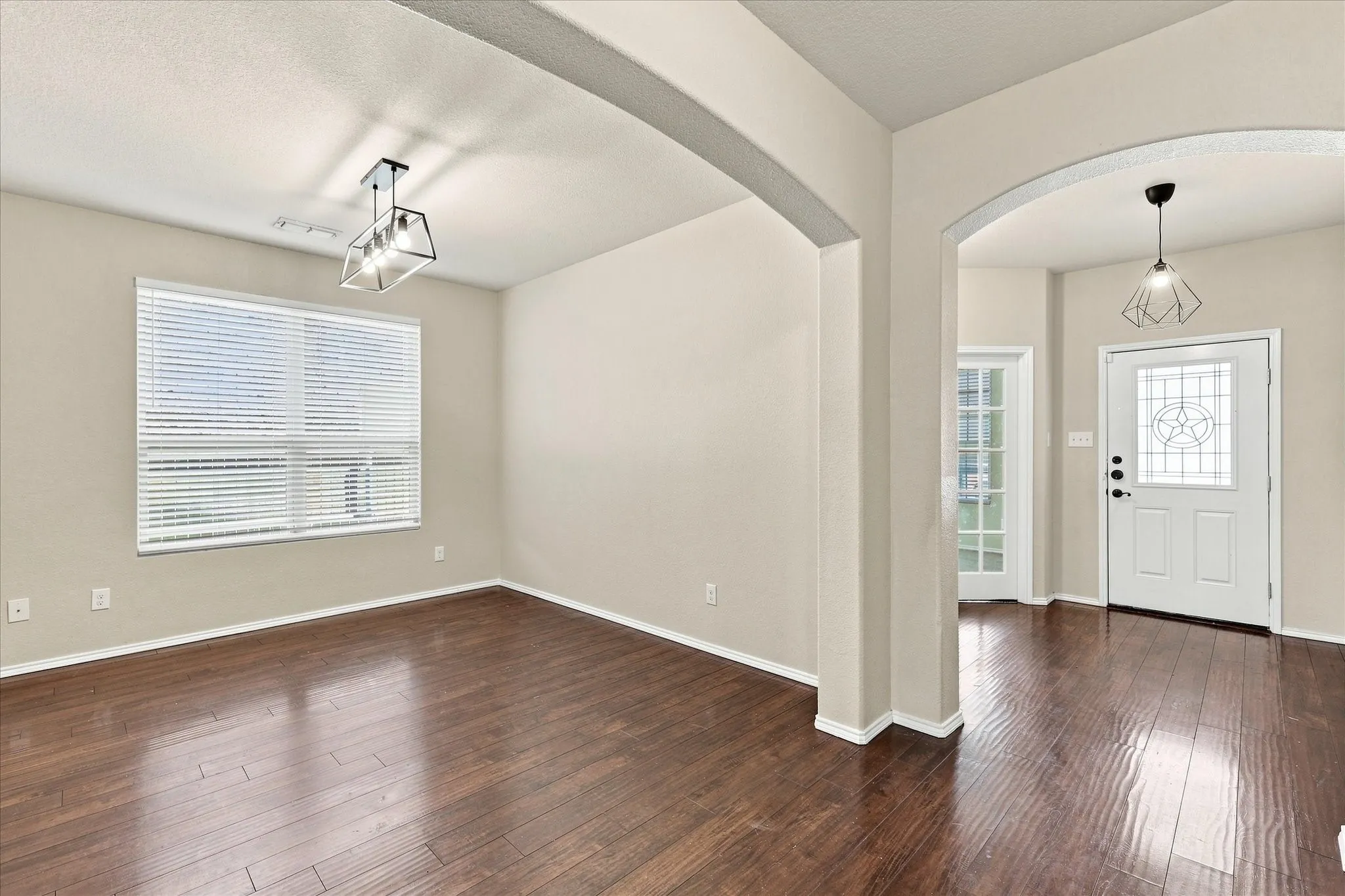 Single Family Residence For Sale in Kaufman County , 2113 Danibelle Drive, Heartland, Texas 75126, 3 Bedroom, 3 Bathroom, 2 Garage spaces, 2,536 Sqft, built in 2015, mls#21373853, Real Estate Agent in Heartland, Homes For Sale in Kaufman county, Homes For Sale in Heartland, Realtor in Heartland Texas, Real Estate Brokerage Independent Realty Texas, Luminita Cordes Realtor
