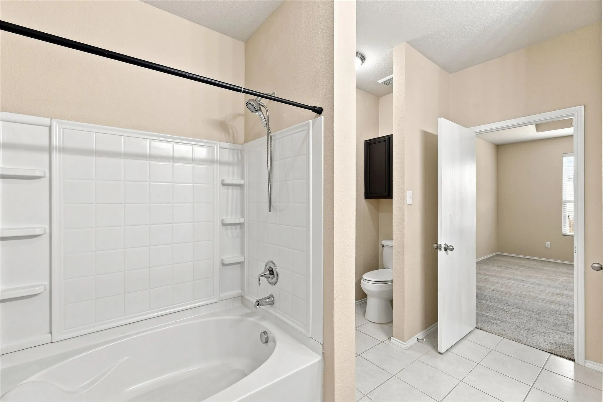 Single Family Residence For Sale in Kaufman County , 2113 Danibelle Drive, Heartland, Texas 75126, 3 Bedroom, 3 Bathroom, 2 Garage spaces, 2,536 Sqft, built in 2015, mls#21373853, Real Estate Agent in Heartland, Homes For Sale in Kaufman county, Homes For Sale in Heartland, Realtor in Heartland Texas, Real Estate Brokerage Independent Realty Texas, Luminita Cordes Realtor