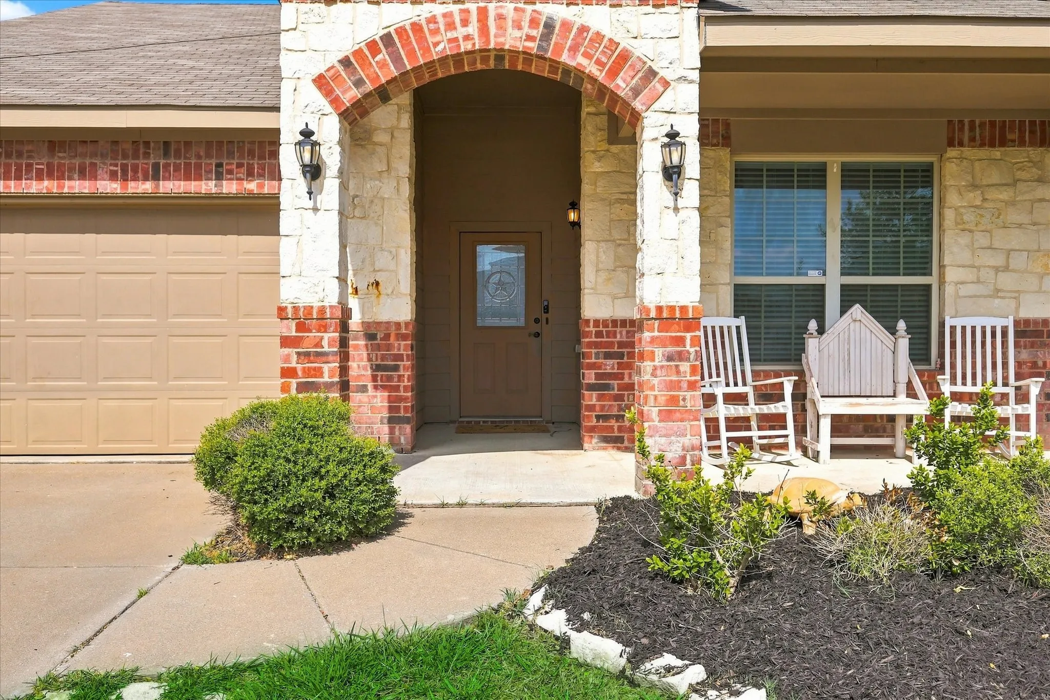 Single Family Residence For Sale in Kaufman County , 2113 Danibelle Drive, Heartland, Texas 75126, 3 Bedroom, 3 Bathroom, 2 Garage spaces, 2,536 Sqft, built in 2015, mls#21373853, Real Estate Agent in Heartland, Homes For Sale in Kaufman county, Homes For Sale in Heartland, Realtor in Heartland Texas, Real Estate Brokerage Independent Realty Texas, Luminita Cordes Realtor