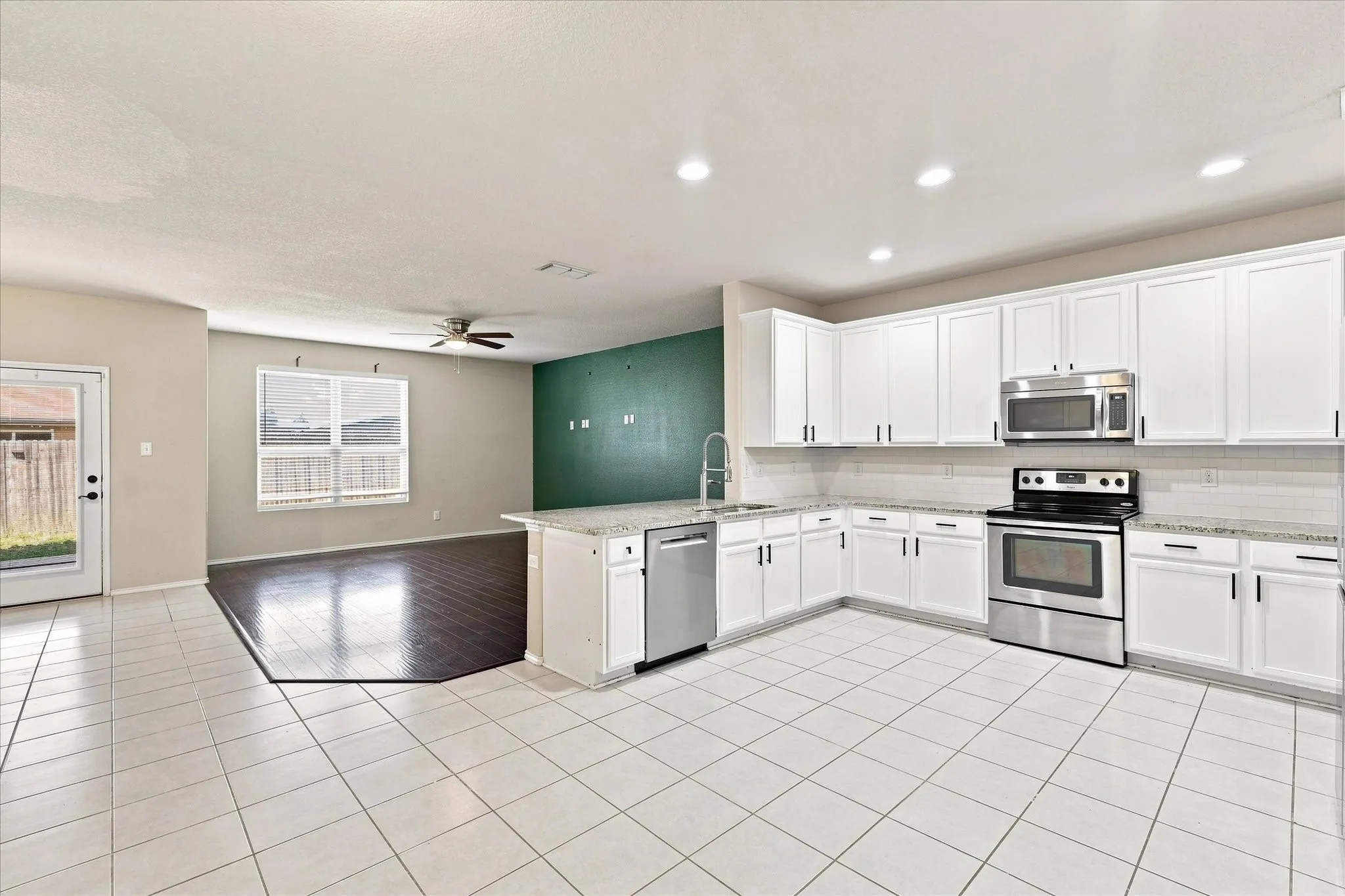 Single Family Residence For Sale in Kaufman County , 2113 Danibelle Drive, Heartland, Texas 75126, 3 Bedroom, 3 Bathroom, 2 Garage spaces, 2,536 Sqft, built in 2015, mls#21373853, Real Estate Agent in Heartland, Homes For Sale in Kaufman county, Homes For Sale in Heartland, Realtor in Heartland Texas, Real Estate Brokerage Independent Realty Texas, Luminita Cordes Realtor