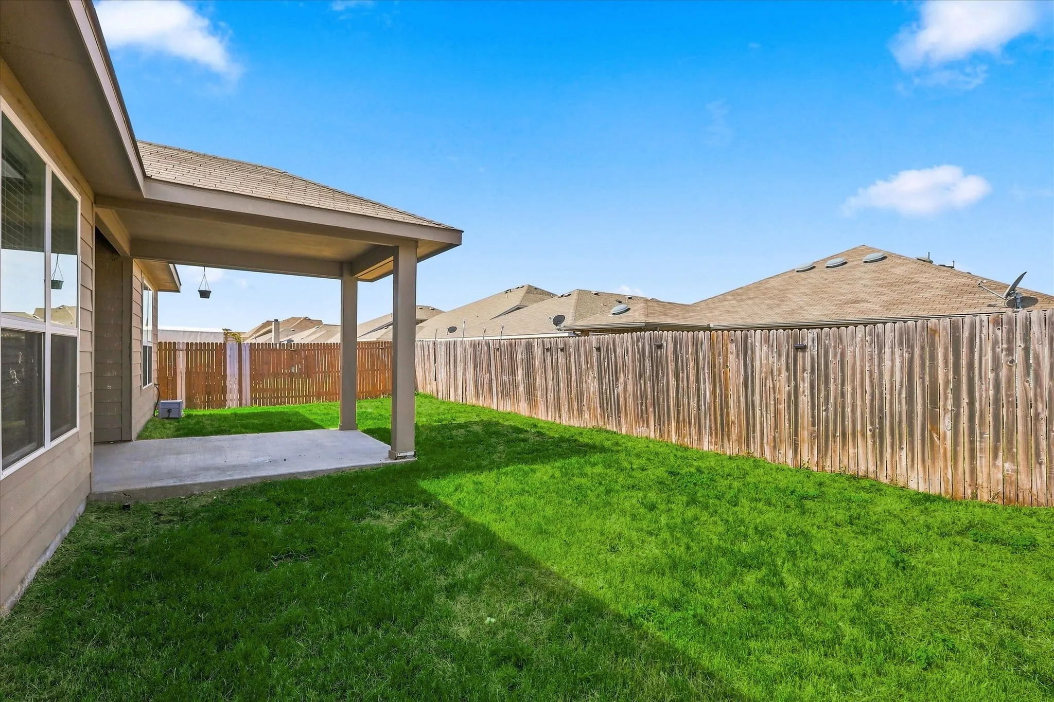 Single Family Residence For Sale in Kaufman County , 2113 Danibelle Drive, Heartland, Texas 75126, 3 Bedroom, 3 Bathroom, 2 Garage spaces, 2,536 Sqft, built in 2015, mls#21373853, Real Estate Agent in Heartland, Homes For Sale in Kaufman county, Homes For Sale in Heartland, Realtor in Heartland Texas, Real Estate Brokerage Independent Realty Texas, Luminita Cordes Realtor