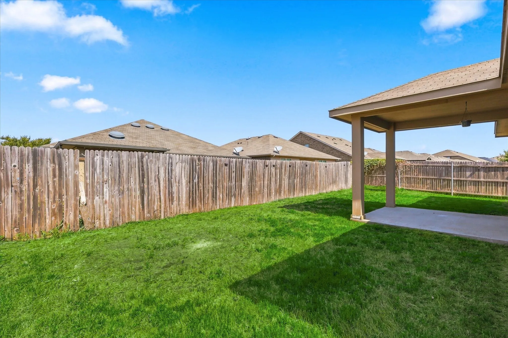 Single Family Residence For Sale in Kaufman County , 2113 Danibelle Drive, Heartland, Texas 75126, 3 Bedroom, 3 Bathroom, 2 Garage spaces, 2,536 Sqft, built in 2015, mls#21373853, Real Estate Agent in Heartland, Homes For Sale in Kaufman county, Homes For Sale in Heartland, Realtor in Heartland Texas, Real Estate Brokerage Independent Realty Texas, Luminita Cordes Realtor