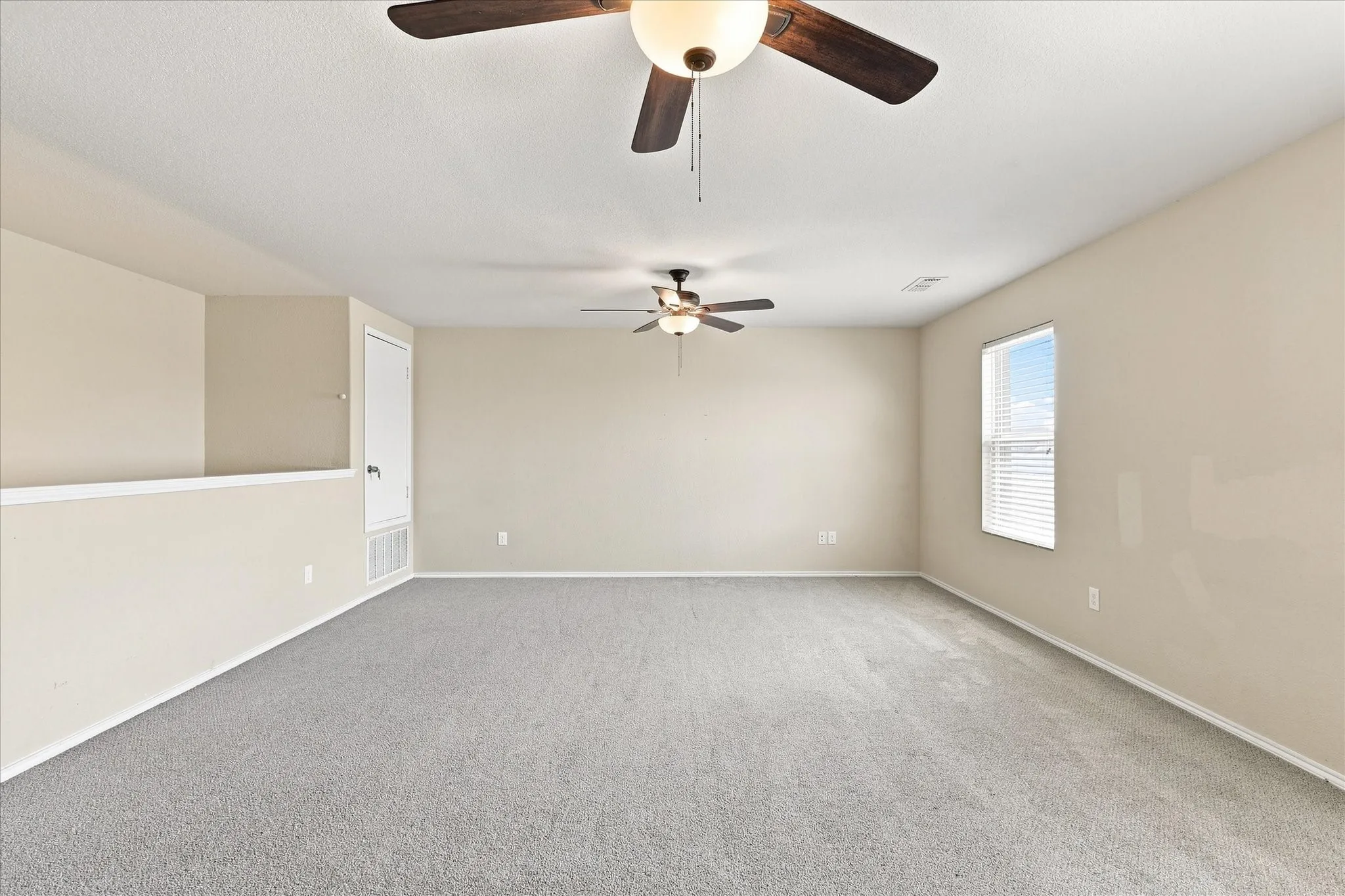Single Family Residence For Sale in Kaufman County , 2113 Danibelle Drive, Heartland, Texas 75126, 3 Bedroom, 3 Bathroom, 2 Garage spaces, 2,536 Sqft, built in 2015, mls#21373853, Real Estate Agent in Heartland, Homes For Sale in Kaufman county, Homes For Sale in Heartland, Realtor in Heartland Texas, Real Estate Brokerage Independent Realty Texas, Luminita Cordes Realtor