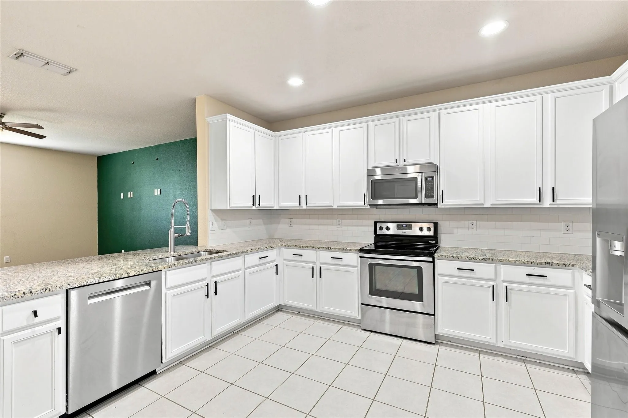 Single Family Residence For Sale in Kaufman County , 2113 Danibelle Drive, Heartland, Texas 75126, 3 Bedroom, 3 Bathroom, 2 Garage spaces, 2,536 Sqft, built in 2015, mls#21373853, Real Estate Agent in Heartland, Homes For Sale in Kaufman county, Homes For Sale in Heartland, Realtor in Heartland Texas, Real Estate Brokerage Independent Realty Texas, Luminita Cordes Realtor