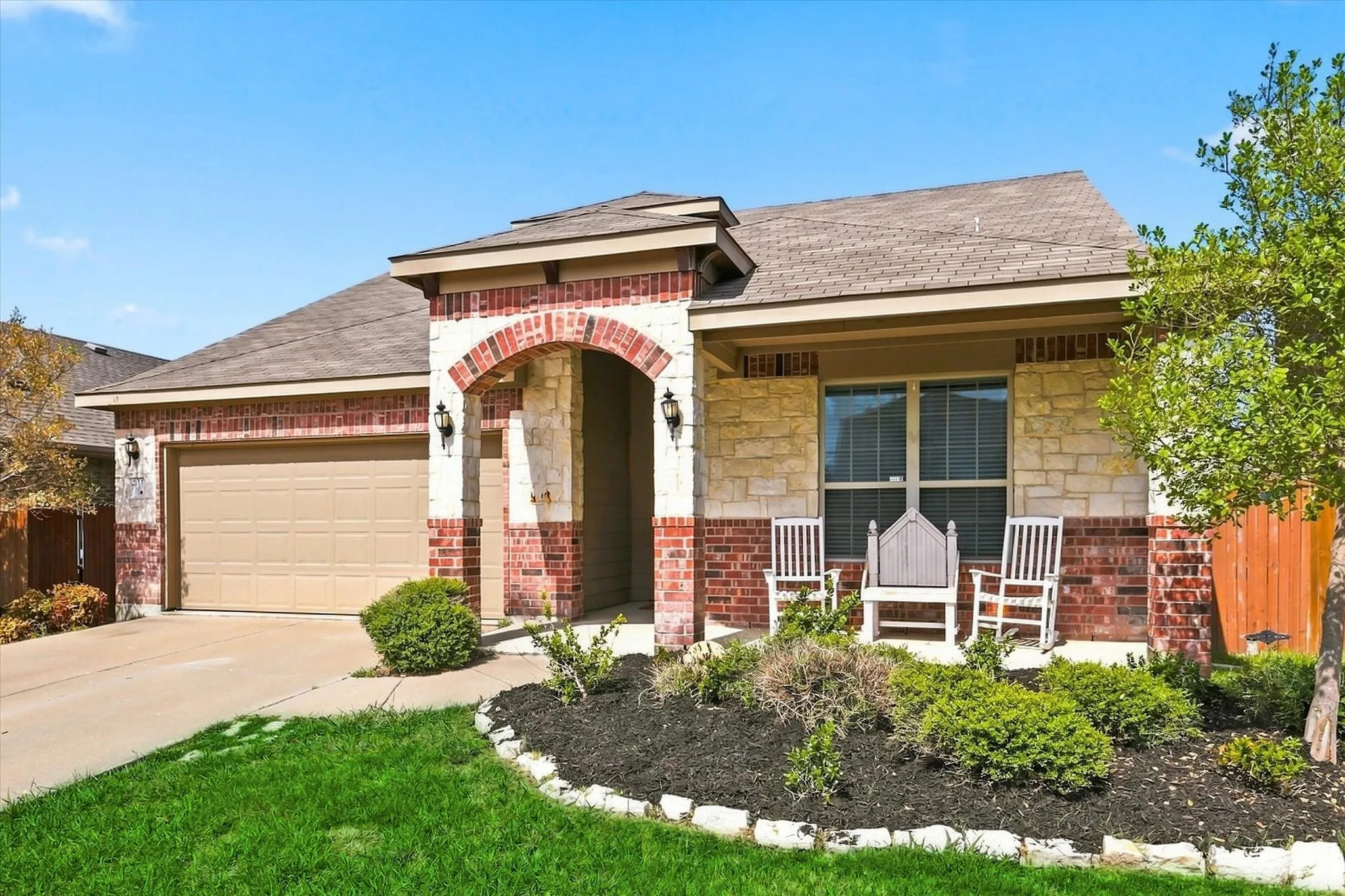 Single Family Residence For Sale in Kaufman County , 2113 Danibelle Drive, Heartland, Texas 75126, 3 Bedroom, 3 Bathroom, 2 Garage spaces, 2,536 Sqft, built in 2015, mls#21373853, Real Estate Agent in Heartland, Homes For Sale in Kaufman county, Homes For Sale in Heartland, Realtor in Heartland Texas, Real Estate Brokerage Independent Realty Texas, Luminita Cordes Realtor