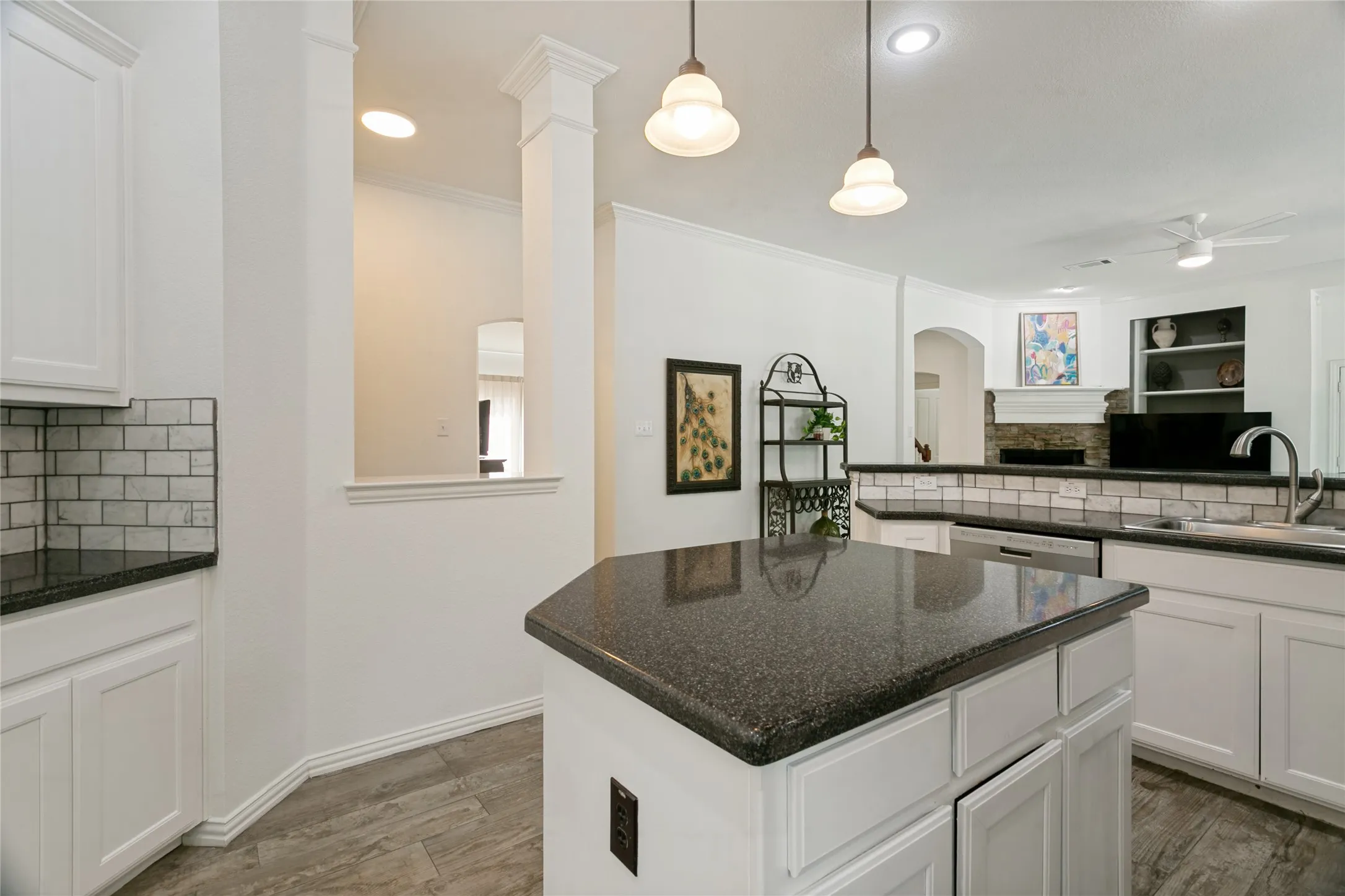 Single Family Residence For Sale in Tarrant County , 150 Fall Creek, Grapevine, Texas 76051, 3 Bedroom, 3 Bathroom, 2 Garage spaces, 3,165 Sqft, built in 2004, mls#21381571, Real Estate Agent in Grapevine, Homes For Sale in Tarrant county, Homes For Sale in Grapevine, Realtor in Grapevine Texas, Real Estate Brokerage Independent Realty Texas, Luminita Cordes Realtor