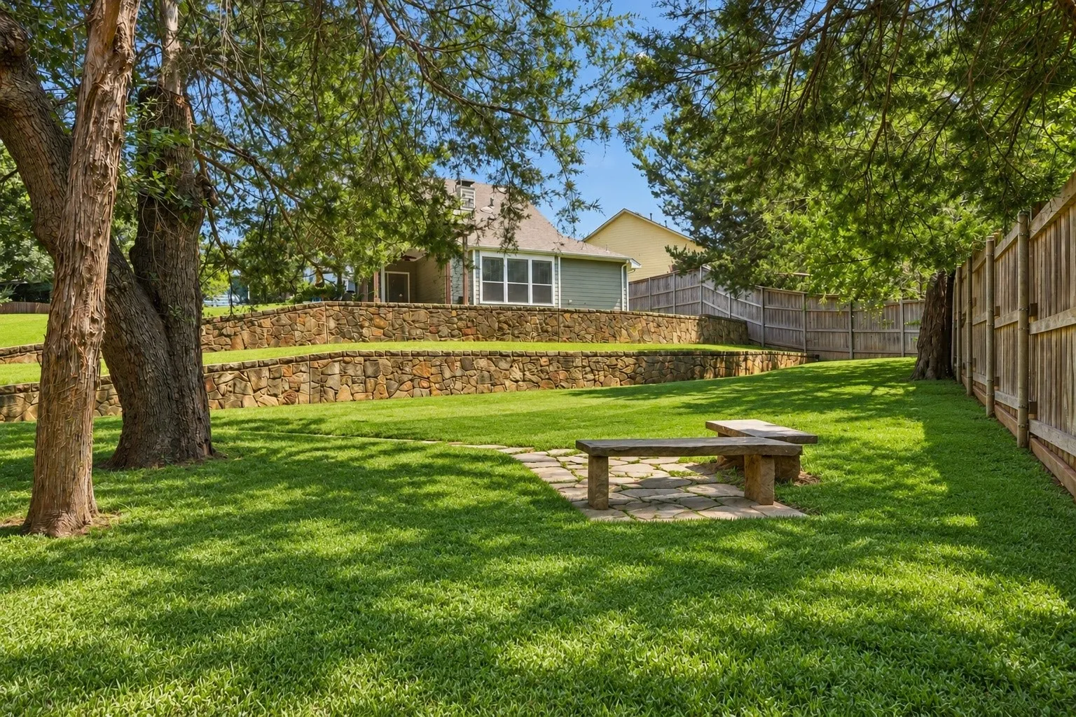 Single Family Residence For Sale in Tarrant County , 150 Fall Creek, Grapevine, Texas 76051, 3 Bedroom, 3 Bathroom, 2 Garage spaces, 3,165 Sqft, built in 2004, mls#21381571, Real Estate Agent in Grapevine, Homes For Sale in Tarrant county, Homes For Sale in Grapevine, Realtor in Grapevine Texas, Real Estate Brokerage Independent Realty Texas, Luminita Cordes Realtor