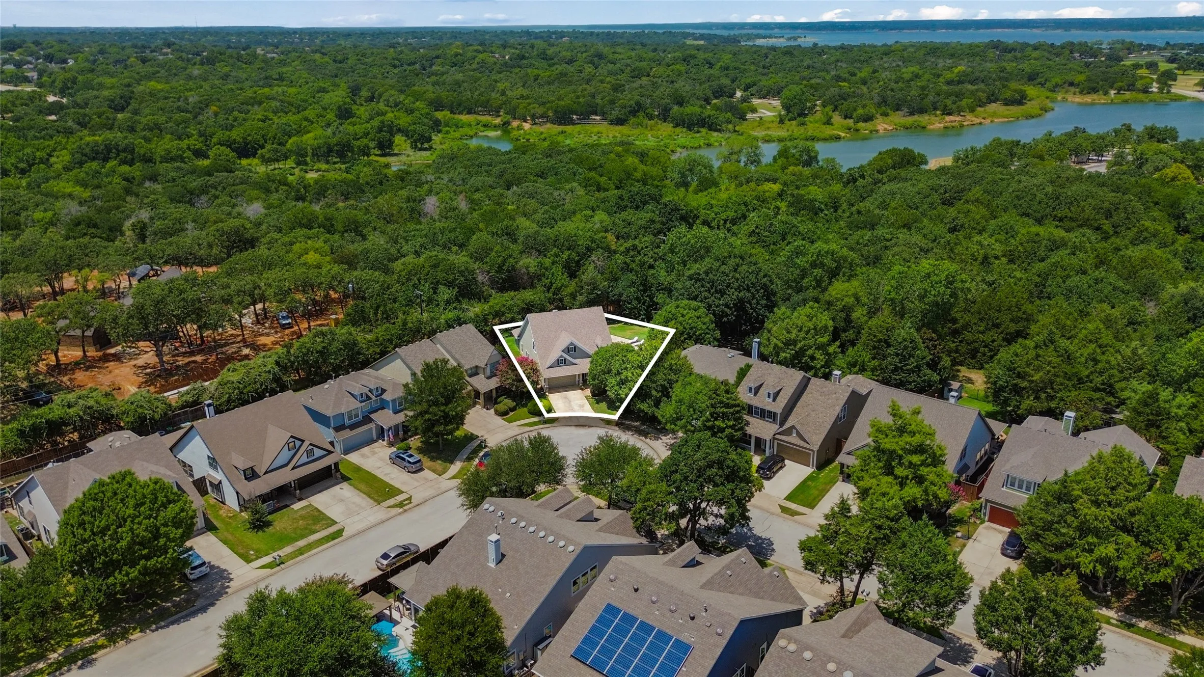 Single Family Residence For Sale in Tarrant County , 150 Fall Creek, Grapevine, Texas 76051, 3 Bedroom, 3 Bathroom, 2 Garage spaces, 3,165 Sqft, built in 2004, mls#21381571, Real Estate Agent in Grapevine, Homes For Sale in Tarrant county, Homes For Sale in Grapevine, Realtor in Grapevine Texas, Real Estate Brokerage Independent Realty Texas, Luminita Cordes Realtor
