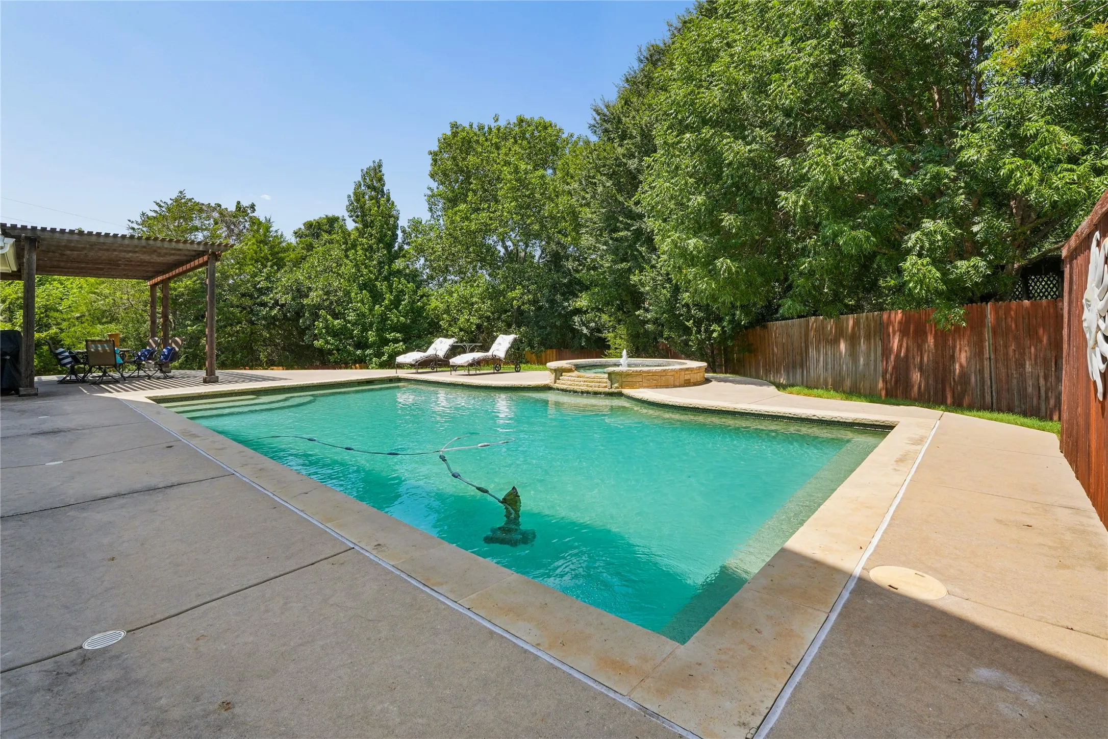 Single Family Residence For Sale in Tarrant County , 150 Fall Creek, Grapevine, Texas 76051, 3 Bedroom, 3 Bathroom, 2 Garage spaces, 3,165 Sqft, built in 2004, mls#21381571, Real Estate Agent in Grapevine, Homes For Sale in Tarrant county, Homes For Sale in Grapevine, Realtor in Grapevine Texas, Real Estate Brokerage Independent Realty Texas, Luminita Cordes Realtor