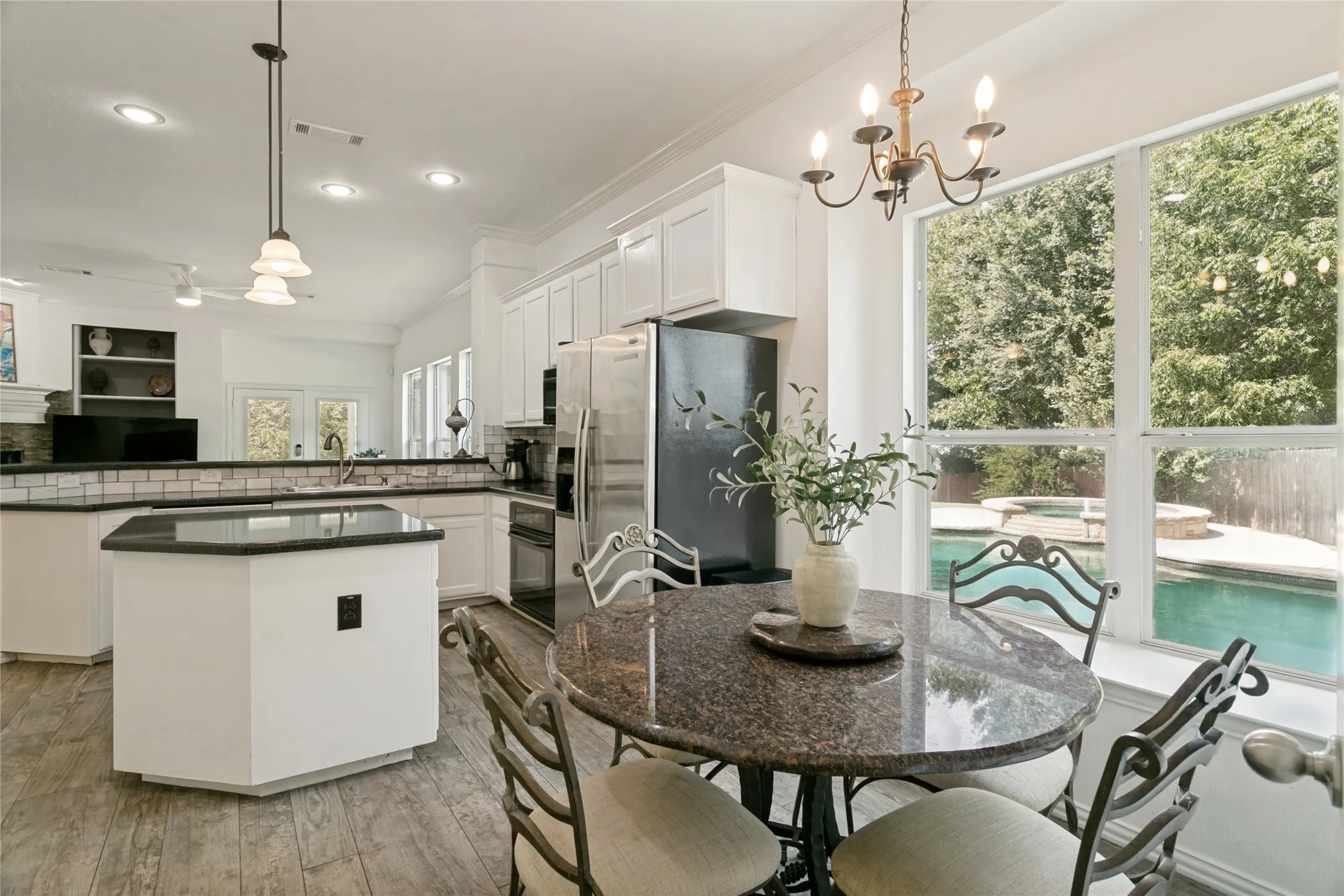 Single Family Residence For Sale in Tarrant County , 150 Fall Creek, Grapevine, Texas 76051, 3 Bedroom, 3 Bathroom, 2 Garage spaces, 3,165 Sqft, built in 2004, mls#21381571, Real Estate Agent in Grapevine, Homes For Sale in Tarrant county, Homes For Sale in Grapevine, Realtor in Grapevine Texas, Real Estate Brokerage Independent Realty Texas, Luminita Cordes Realtor