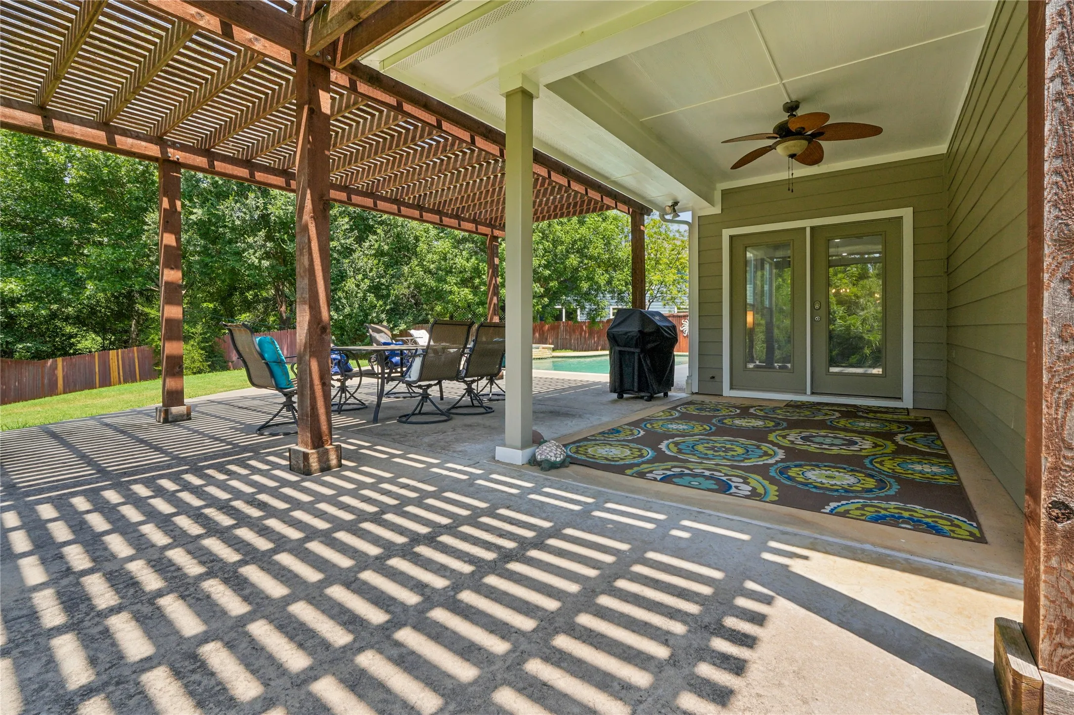 Single Family Residence For Sale in Tarrant County , 150 Fall Creek, Grapevine, Texas 76051, 3 Bedroom, 3 Bathroom, 2 Garage spaces, 3,165 Sqft, built in 2004, mls#21381571, Real Estate Agent in Grapevine, Homes For Sale in Tarrant county, Homes For Sale in Grapevine, Realtor in Grapevine Texas, Real Estate Brokerage Independent Realty Texas, Luminita Cordes Realtor
