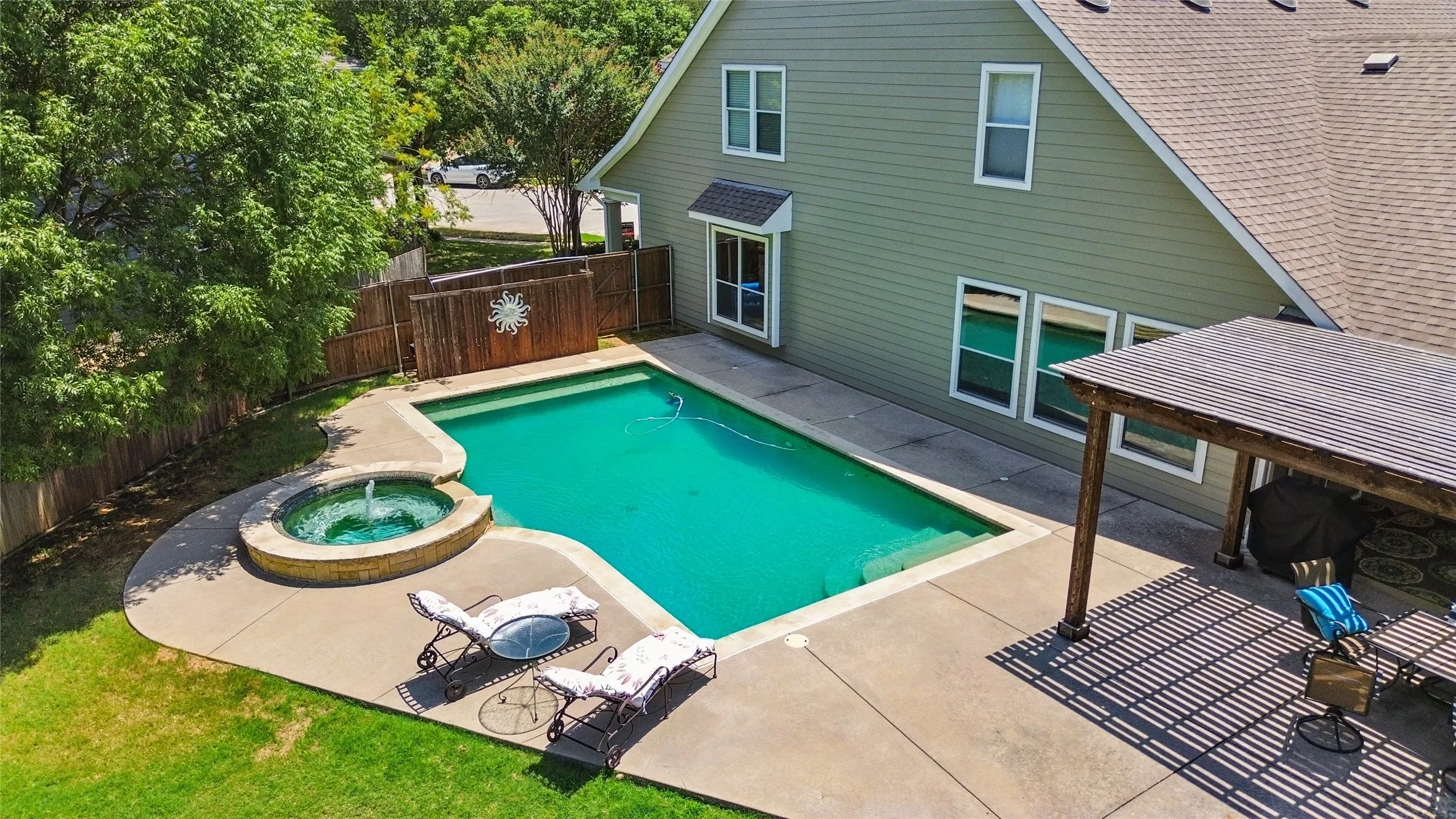 Single Family Residence For Sale in Tarrant County , 150 Fall Creek, Grapevine, Texas 76051, 3 Bedroom, 3 Bathroom, 2 Garage spaces, 3,165 Sqft, built in 2004, mls#21381571, Real Estate Agent in Grapevine, Homes For Sale in Tarrant county, Homes For Sale in Grapevine, Realtor in Grapevine Texas, Real Estate Brokerage Independent Realty Texas, Luminita Cordes Realtor