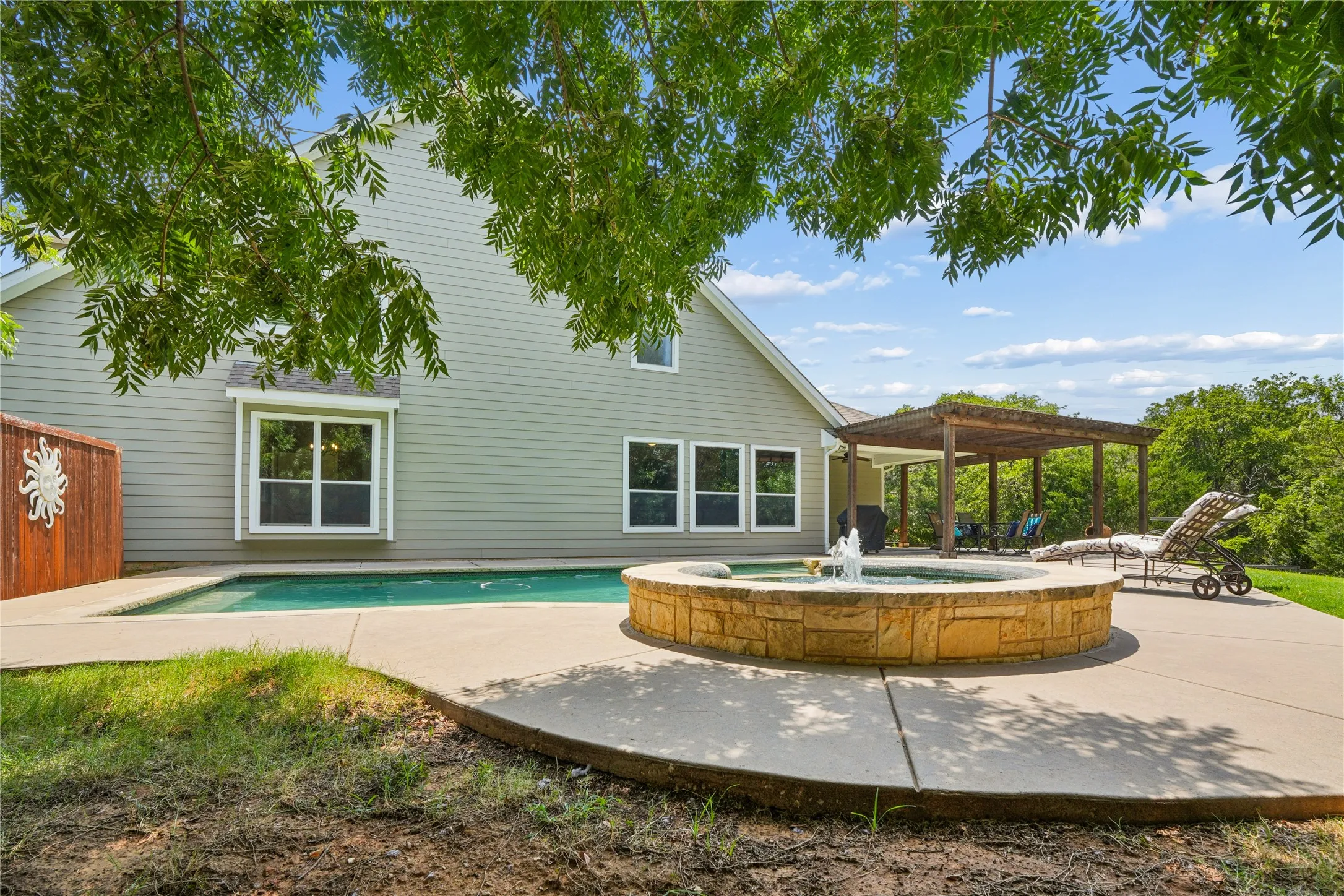 Single Family Residence For Sale in Tarrant County , 150 Fall Creek, Grapevine, Texas 76051, 3 Bedroom, 3 Bathroom, 2 Garage spaces, 3,165 Sqft, built in 2004, mls#21381571, Real Estate Agent in Grapevine, Homes For Sale in Tarrant county, Homes For Sale in Grapevine, Realtor in Grapevine Texas, Real Estate Brokerage Independent Realty Texas, Luminita Cordes Realtor