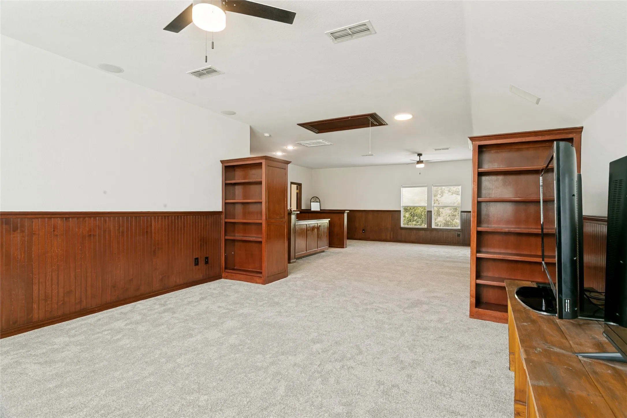 Single Family Residence For Sale in Tarrant County , 150 Fall Creek, Grapevine, Texas 76051, 3 Bedroom, 3 Bathroom, 2 Garage spaces, 3,165 Sqft, built in 2004, mls#21381571, Real Estate Agent in Grapevine, Homes For Sale in Tarrant county, Homes For Sale in Grapevine, Realtor in Grapevine Texas, Real Estate Brokerage Independent Realty Texas, Luminita Cordes Realtor
