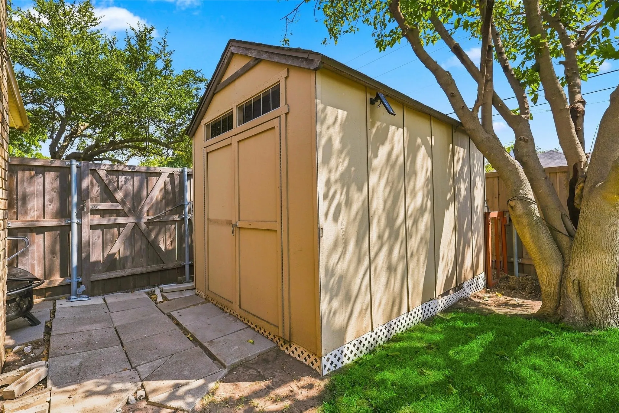 Large shed for extra storage.