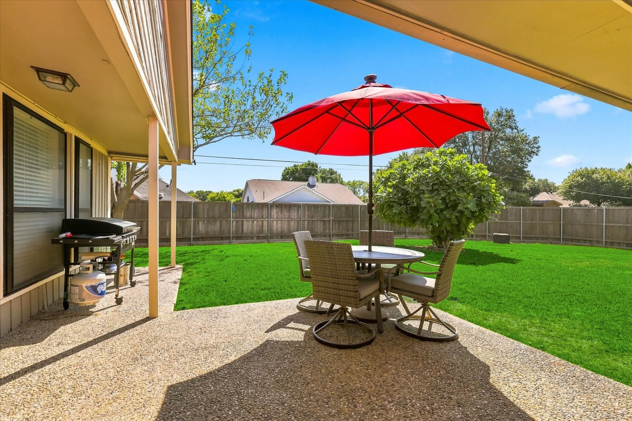 Back patio just off of the kitchen & breakfast area.