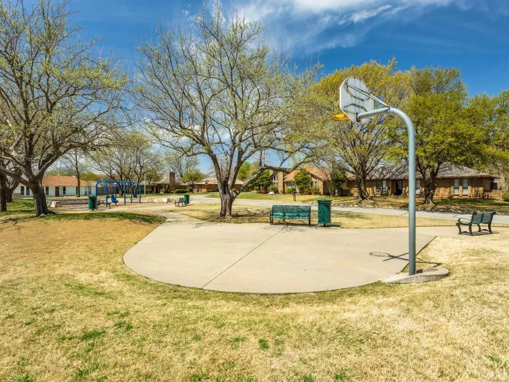 Single Family Residence For Sale in Collin County , 924 Thoreau Lane, Allen, Texas 75002, 3 Bedroom, 2 Bathroom, 2 Garage spaces, 1,878 Sqft, built in 1976, mls#21371156, Real Estate Agent in Allen, Homes For Sale in Collin county, Homes For Sale in Allen, Realtor in Allen Texas, Real Estate Brokerage Independent Realty Texas, Luminita Cordes Realtor
