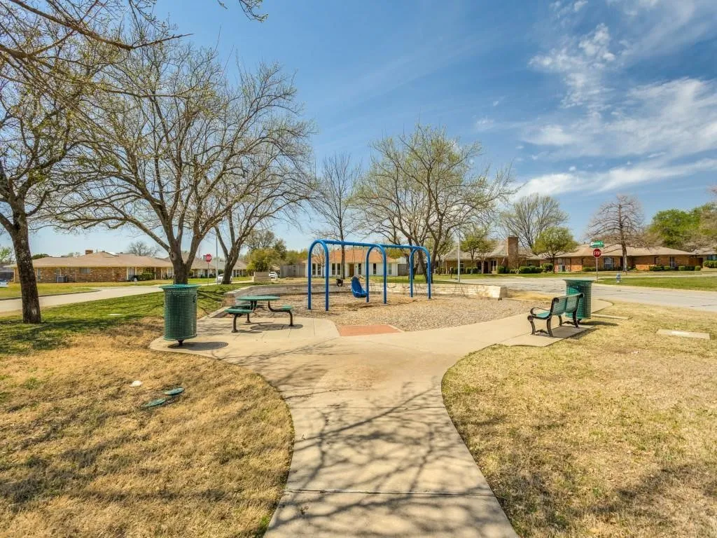 Single Family Residence For Sale in Collin County , 924 Thoreau Lane, Allen, Texas 75002, 3 Bedroom, 2 Bathroom, 2 Garage spaces, 1,878 Sqft, built in 1976, mls#21371156, Real Estate Agent in Allen, Homes For Sale in Collin county, Homes For Sale in Allen, Realtor in Allen Texas, Real Estate Brokerage Independent Realty Texas, Luminita Cordes Realtor