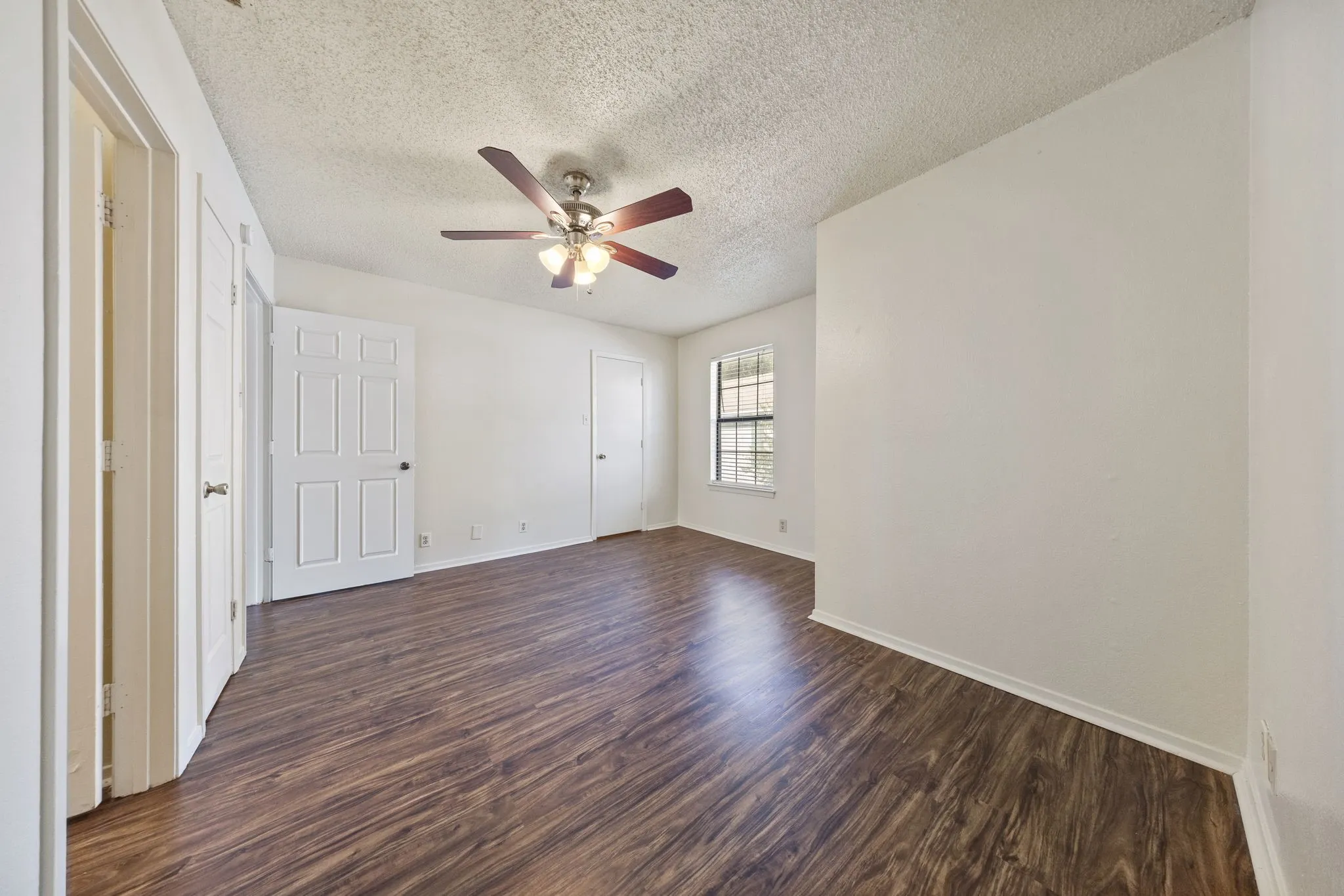 Townhouse For Rent in Denton County , 929 W Hickory Street A8, Denton, Texas 76201, 2 Bedroom, 3 Bathroom, Garage spaces, 1,047 Sqft, built in 1985, mls#21366322, Real Estate Agent in Denton, Homes For Rent in Denton county, Homes For Rent in Denton, Realtor in Denton Texas, Real Estate Brokerage Independent Realty Texas, Luminita Cordes Realtor