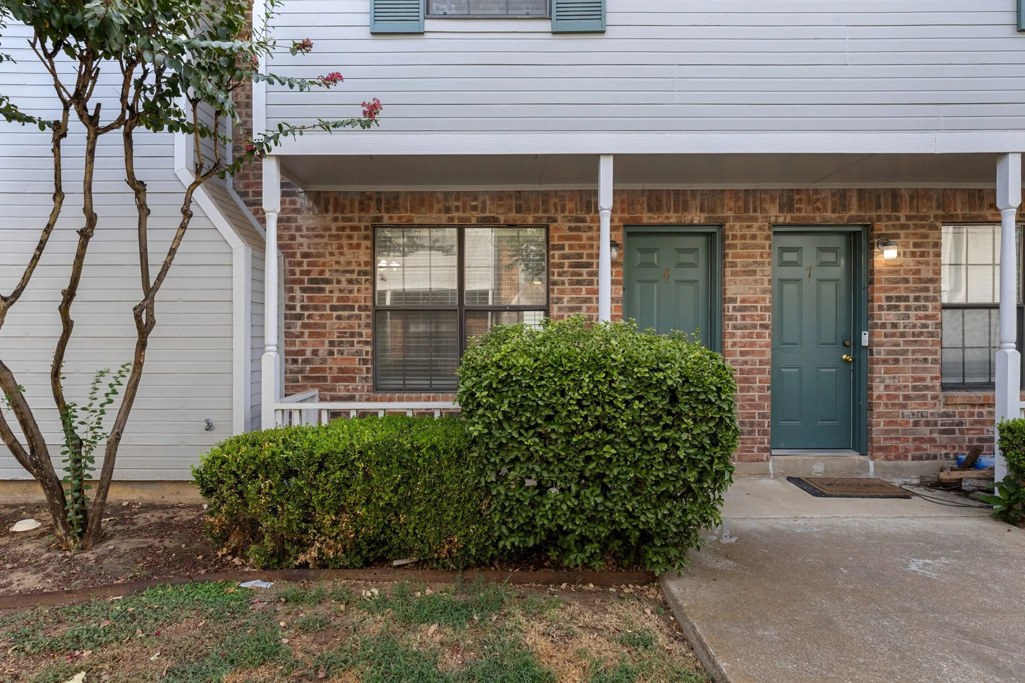 Townhouse For Rent in Denton County , 929 W Hickory Street A8, Denton, Texas 76201, 2 Bedroom, 3 Bathroom, Garage spaces, 1,047 Sqft, built in 1985, mls#21366322, Real Estate Agent in Denton, Homes For Rent in Denton county, Homes For Rent in Denton, Realtor in Denton Texas, Real Estate Brokerage Independent Realty Texas, Luminita Cordes Realtor