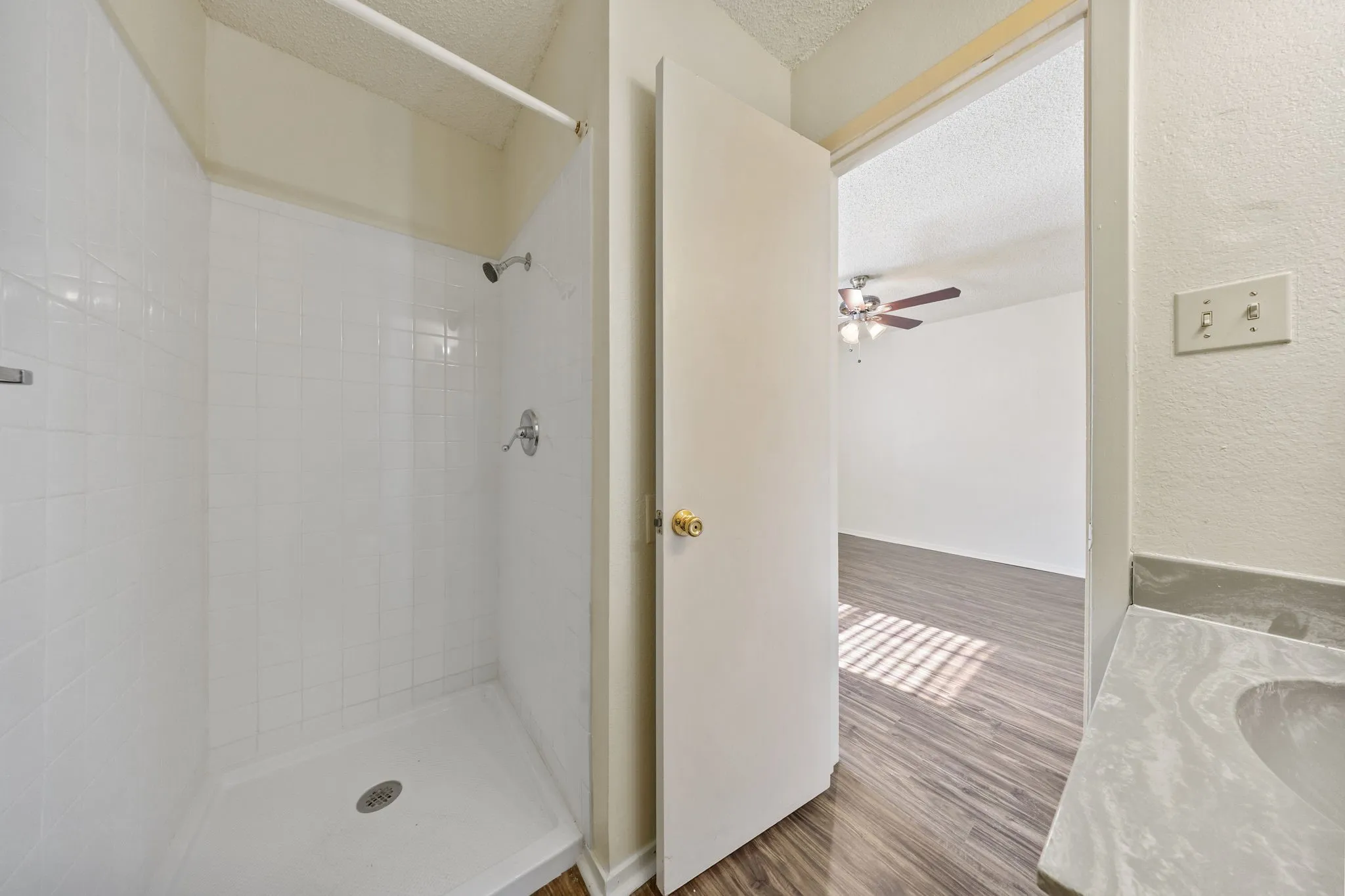 Townhouse For Rent in Denton County , 929 W Hickory Street A8, Denton, Texas 76201, 2 Bedroom, 3 Bathroom, Garage spaces, 1,047 Sqft, built in 1985, mls#21366322, Real Estate Agent in Denton, Homes For Rent in Denton county, Homes For Rent in Denton, Realtor in Denton Texas, Real Estate Brokerage Independent Realty Texas, Luminita Cordes Realtor