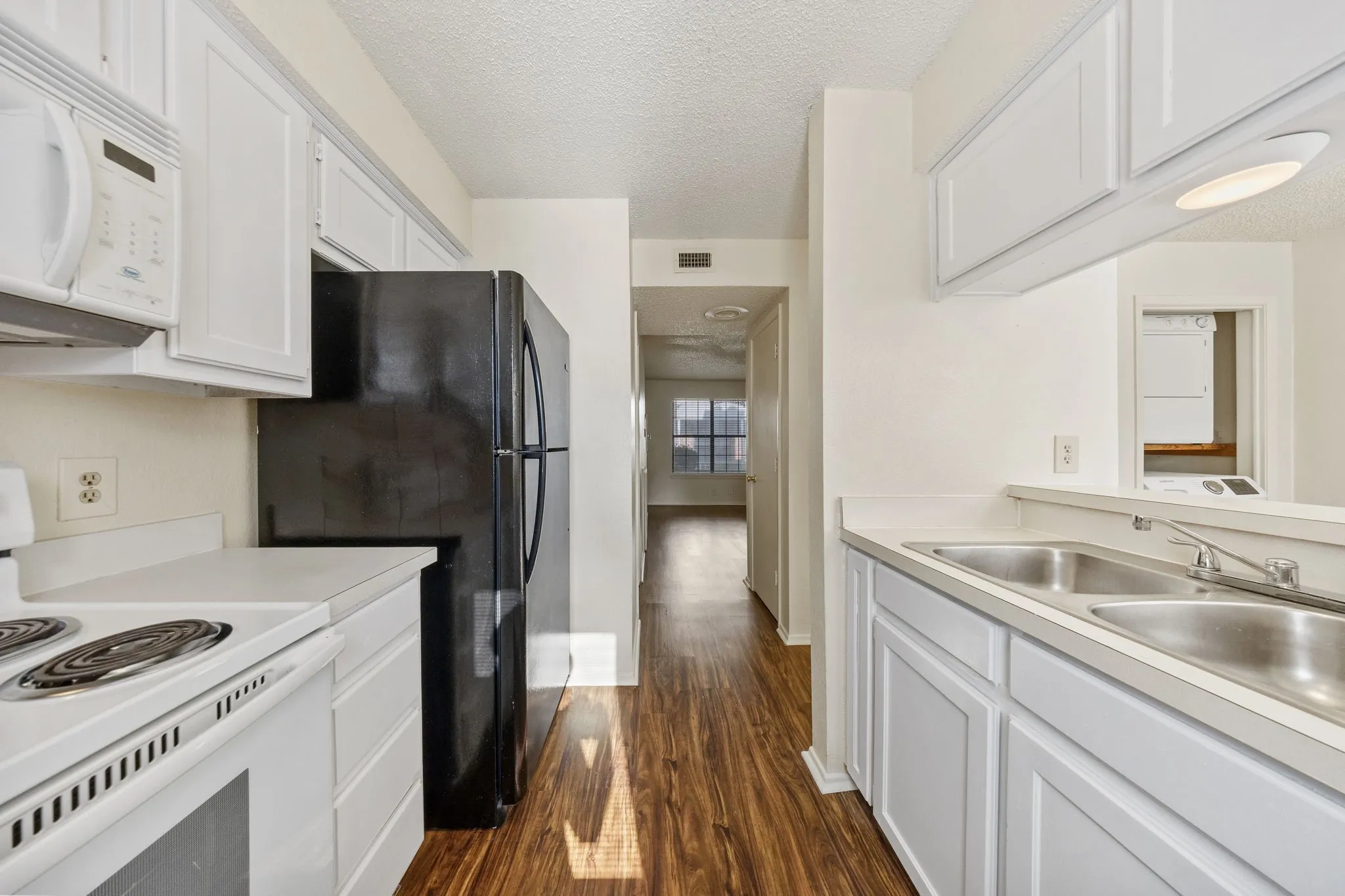 Townhouse For Rent in Denton County , 929 W Hickory Street A8, Denton, Texas 76201, 2 Bedroom, 3 Bathroom, Garage spaces, 1,047 Sqft, built in 1985, mls#21366322, Real Estate Agent in Denton, Homes For Rent in Denton county, Homes For Rent in Denton, Realtor in Denton Texas, Real Estate Brokerage Independent Realty Texas, Luminita Cordes Realtor