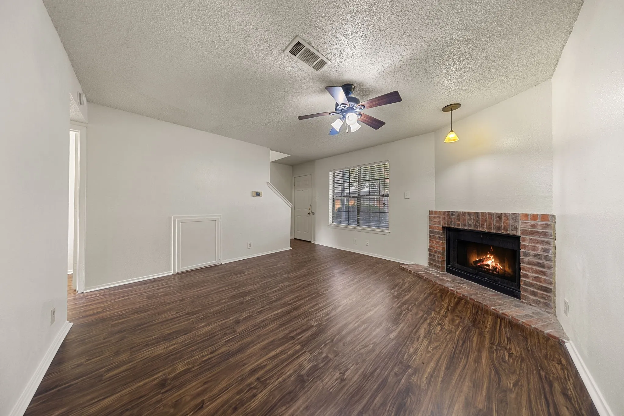 Townhouse For Rent in Denton County , 929 W Hickory Street A8, Denton, Texas 76201, 2 Bedroom, 3 Bathroom, Garage spaces, 1,047 Sqft, built in 1985, mls#21366322, Real Estate Agent in Denton, Homes For Rent in Denton county, Homes For Rent in Denton, Realtor in Denton Texas, Real Estate Brokerage Independent Realty Texas, Luminita Cordes Realtor