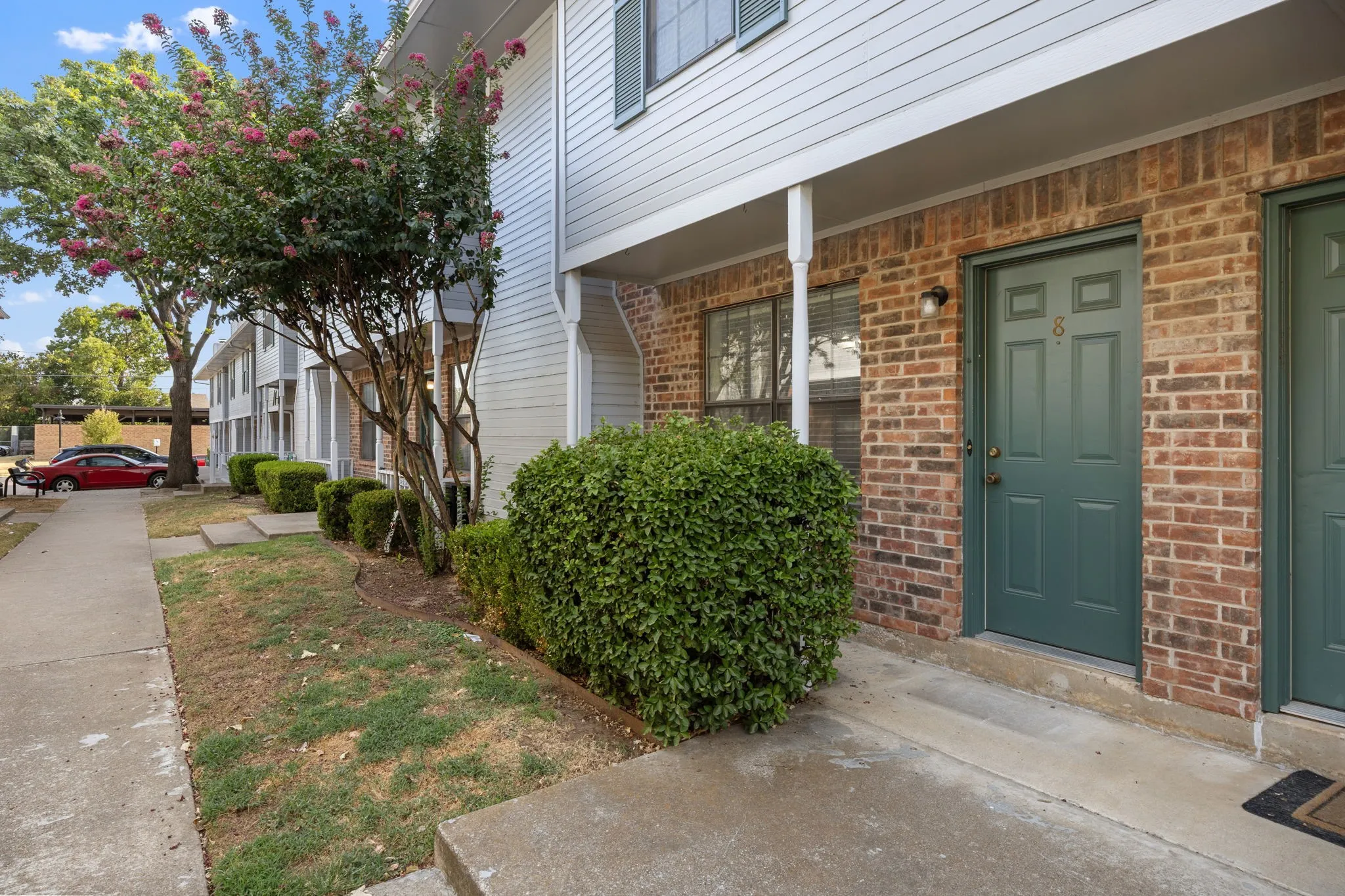Townhouse For Rent in Denton County , 929 W Hickory Street A8, Denton, Texas 76201, 2 Bedroom, 3 Bathroom, Garage spaces, 1,047 Sqft, built in 1985, mls#21366322, Real Estate Agent in Denton, Homes For Rent in Denton county, Homes For Rent in Denton, Realtor in Denton Texas, Real Estate Brokerage Independent Realty Texas, Luminita Cordes Realtor