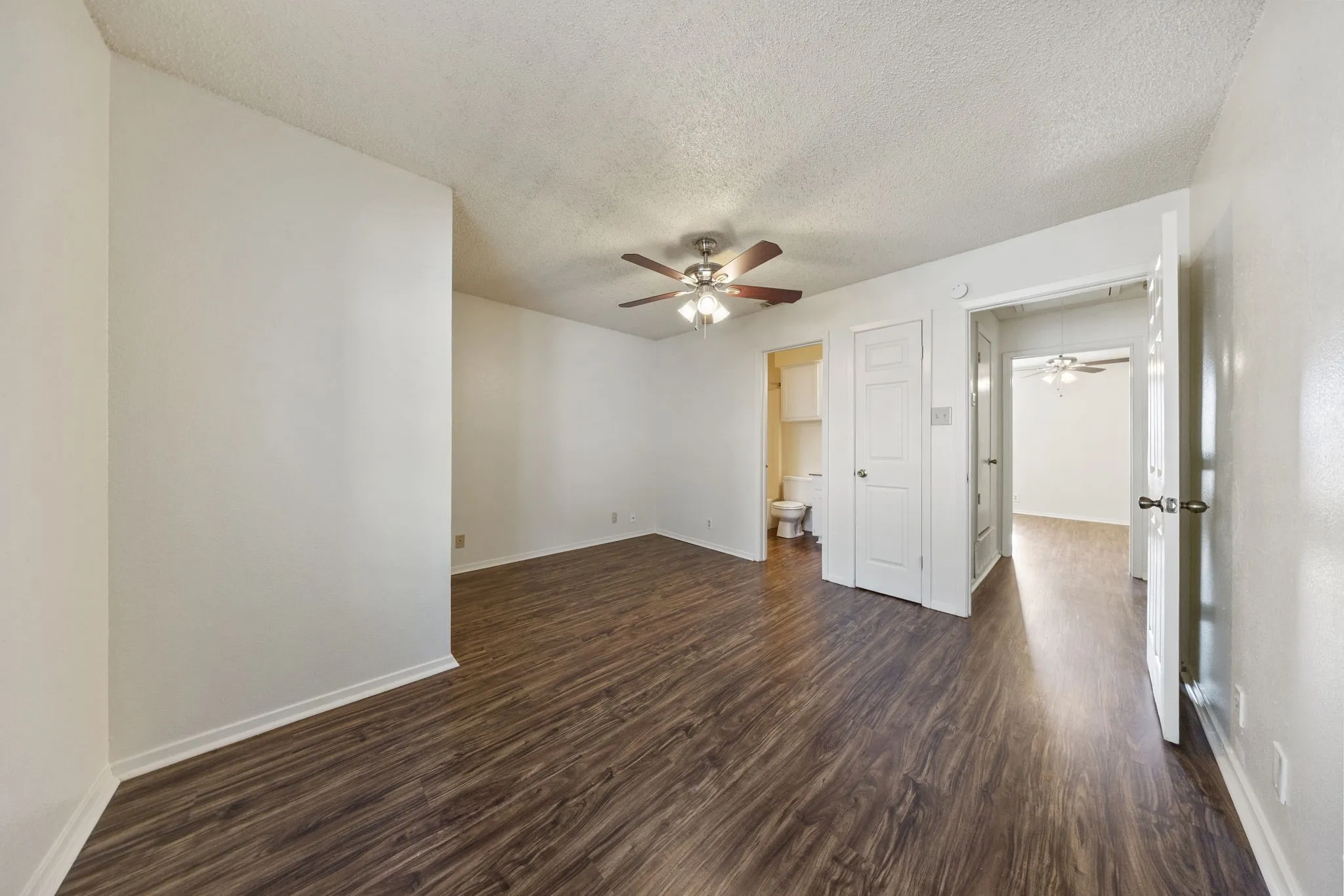 Townhouse For Rent in Denton County , 929 W Hickory Street A8, Denton, Texas 76201, 2 Bedroom, 3 Bathroom, Garage spaces, 1,047 Sqft, built in 1985, mls#21366322, Real Estate Agent in Denton, Homes For Rent in Denton county, Homes For Rent in Denton, Realtor in Denton Texas, Real Estate Brokerage Independent Realty Texas, Luminita Cordes Realtor