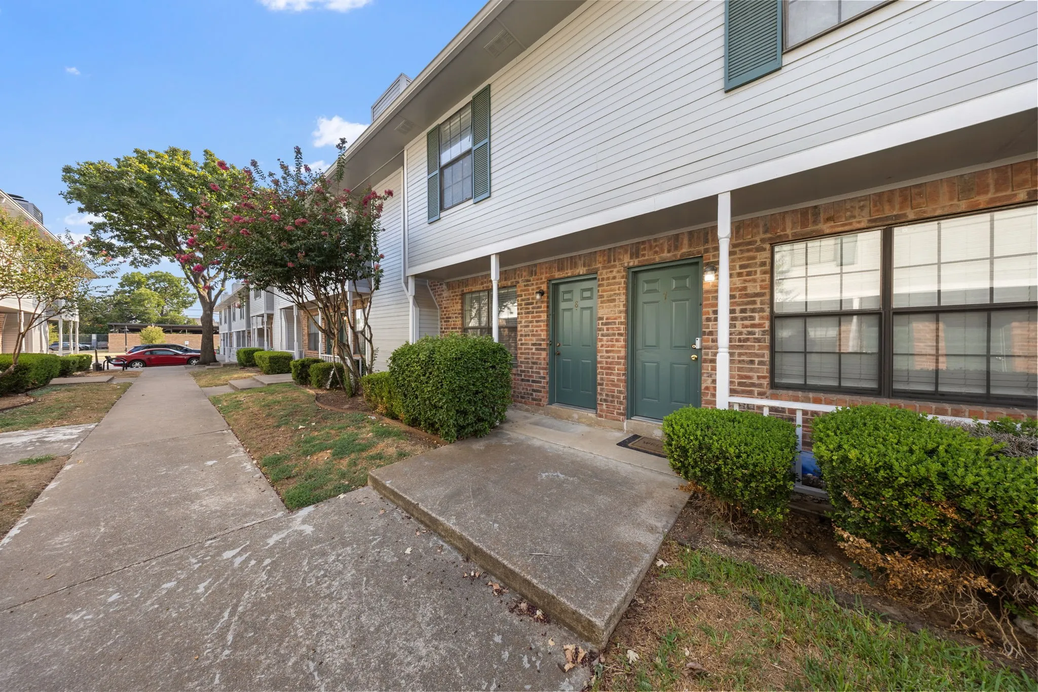 Townhouse For Rent in Denton County , 929 W Hickory Street A8, Denton, Texas 76201, 2 Bedroom, 3 Bathroom, Garage spaces, 1,047 Sqft, built in 1985, mls#21366322, Real Estate Agent in Denton, Homes For Rent in Denton county, Homes For Rent in Denton, Realtor in Denton Texas, Real Estate Brokerage Independent Realty Texas, Luminita Cordes Realtor