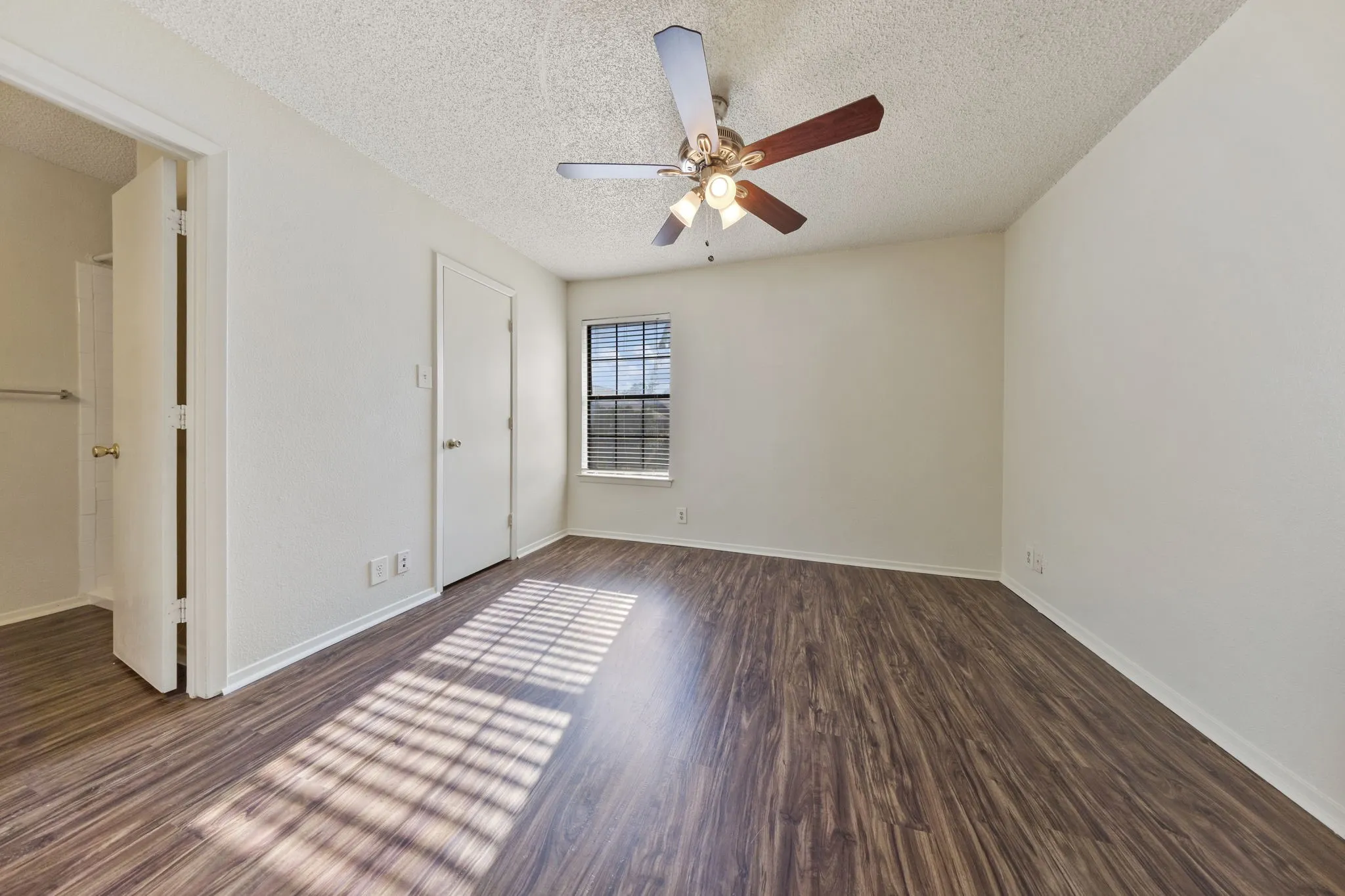 Townhouse For Rent in Denton County , 929 W Hickory Street A8, Denton, Texas 76201, 2 Bedroom, 3 Bathroom, Garage spaces, 1,047 Sqft, built in 1985, mls#21366322, Real Estate Agent in Denton, Homes For Rent in Denton county, Homes For Rent in Denton, Realtor in Denton Texas, Real Estate Brokerage Independent Realty Texas, Luminita Cordes Realtor