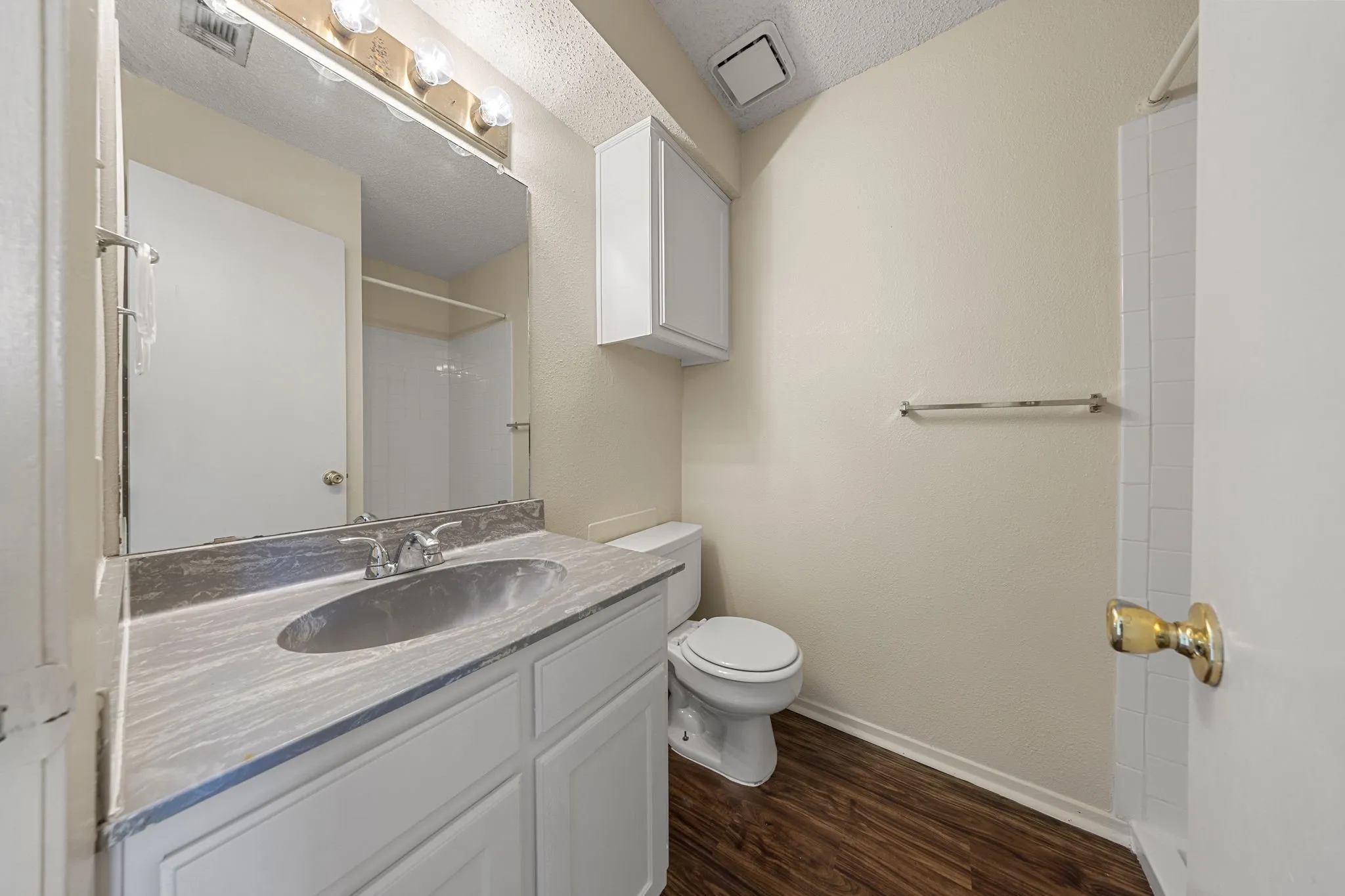 Townhouse For Rent in Denton County , 929 W Hickory Street A8, Denton, Texas 76201, 2 Bedroom, 3 Bathroom, Garage spaces, 1,047 Sqft, built in 1985, mls#21366322, Real Estate Agent in Denton, Homes For Rent in Denton county, Homes For Rent in Denton, Realtor in Denton Texas, Real Estate Brokerage Independent Realty Texas, Luminita Cordes Realtor